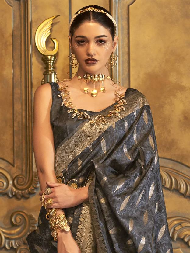 Gray Classic Banarasi Silk Blend Saree – Perfect for Weddings & Festive Occasions