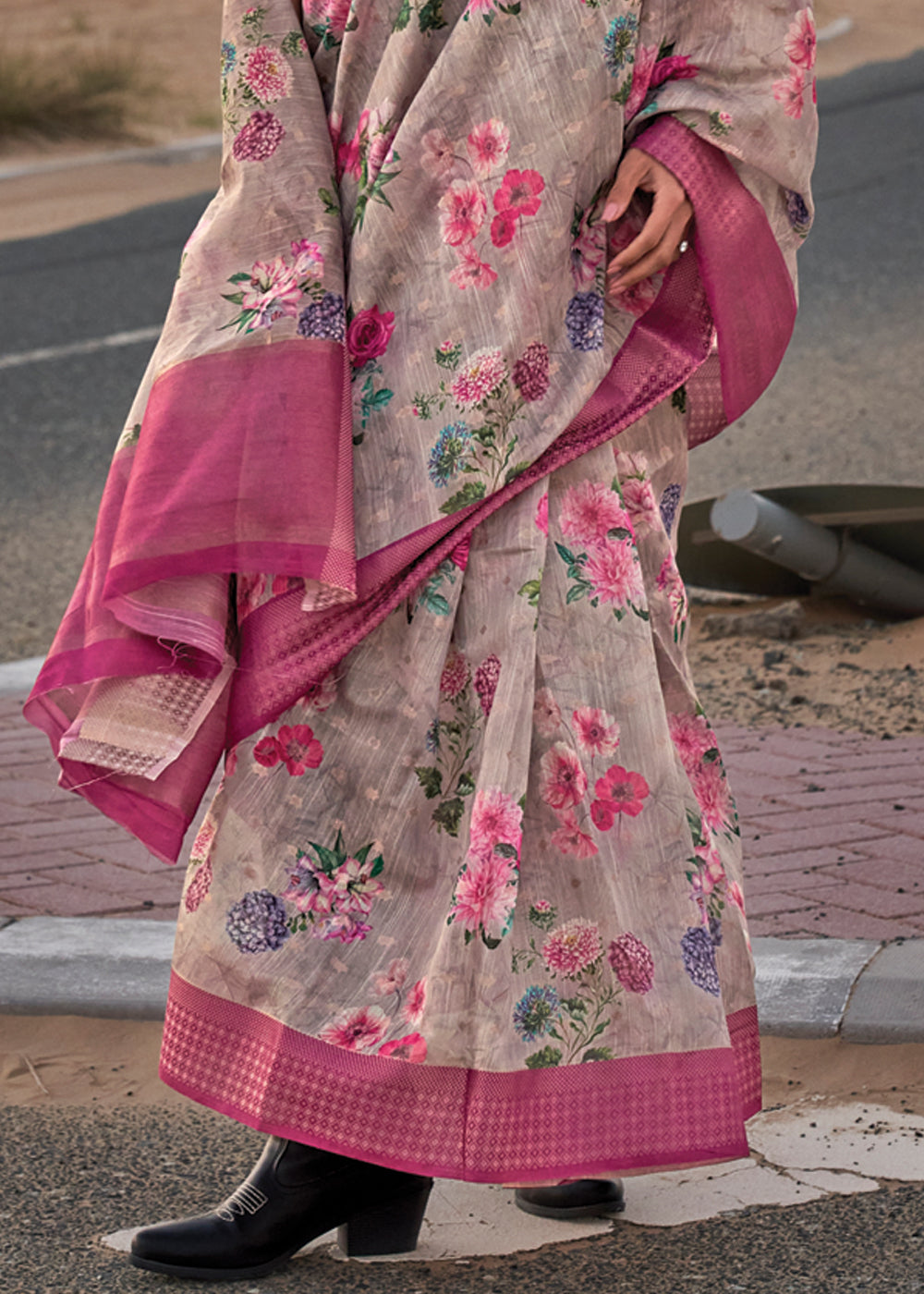 Gray Elegant Blended Linen Silk Saree – Breathable & Stylish for All Seasons