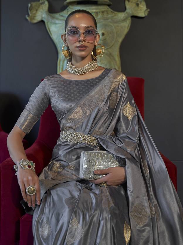 Gray Elegant Kanjivaram Silk Blend Saree with Unstitched Blouse Piece