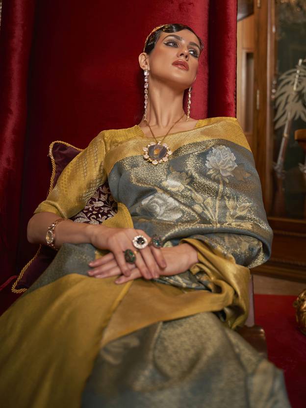 Gray Elegant Tanchoi Woven Banarasi Silk Blend Saree with Blouse Piece