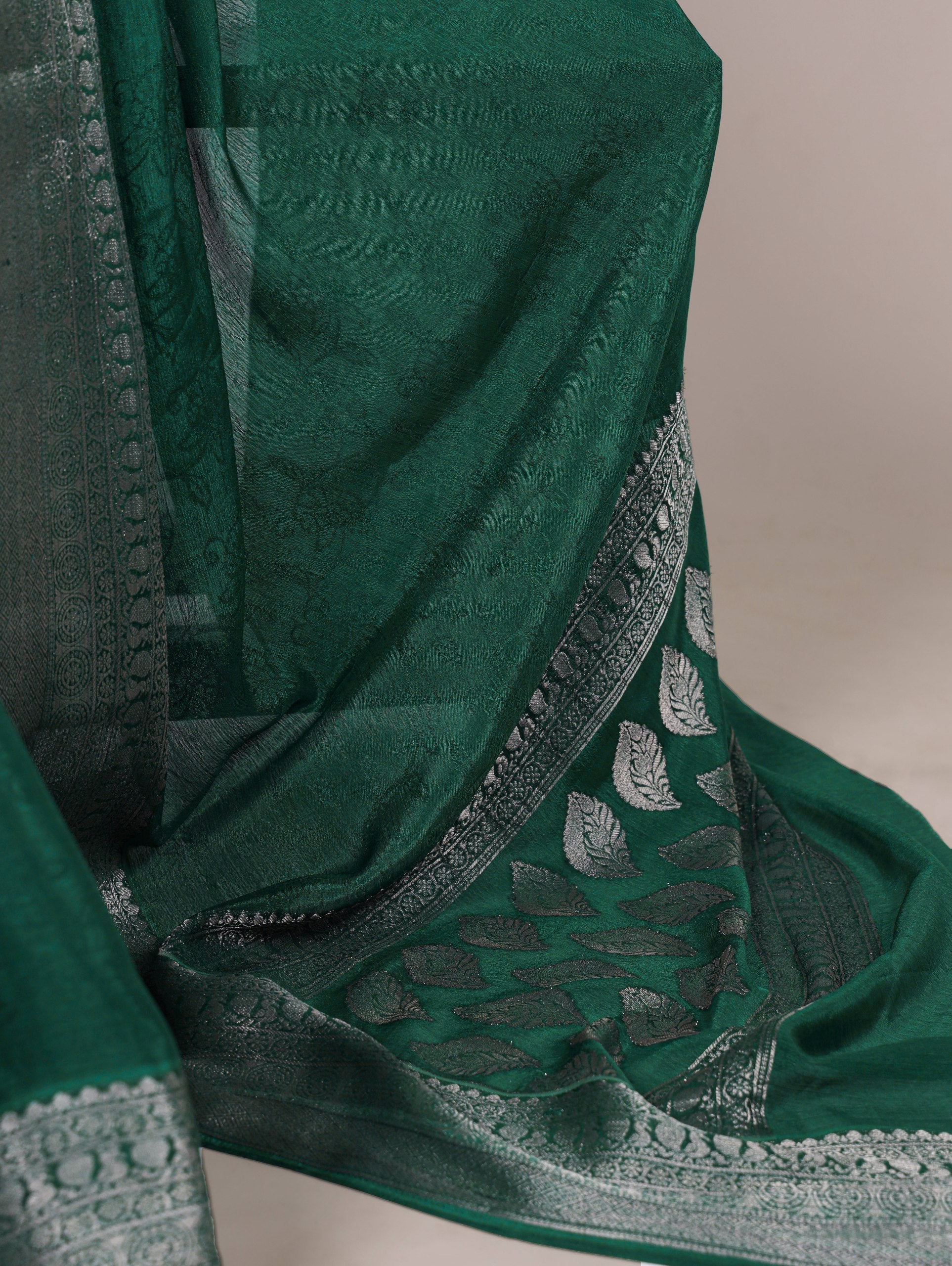 Green Chinon Self-Printed Saree with Zari Weaving Work & Matching Unstitched Blouse – Lightweight Festive & Traditional Wear Saree for Women