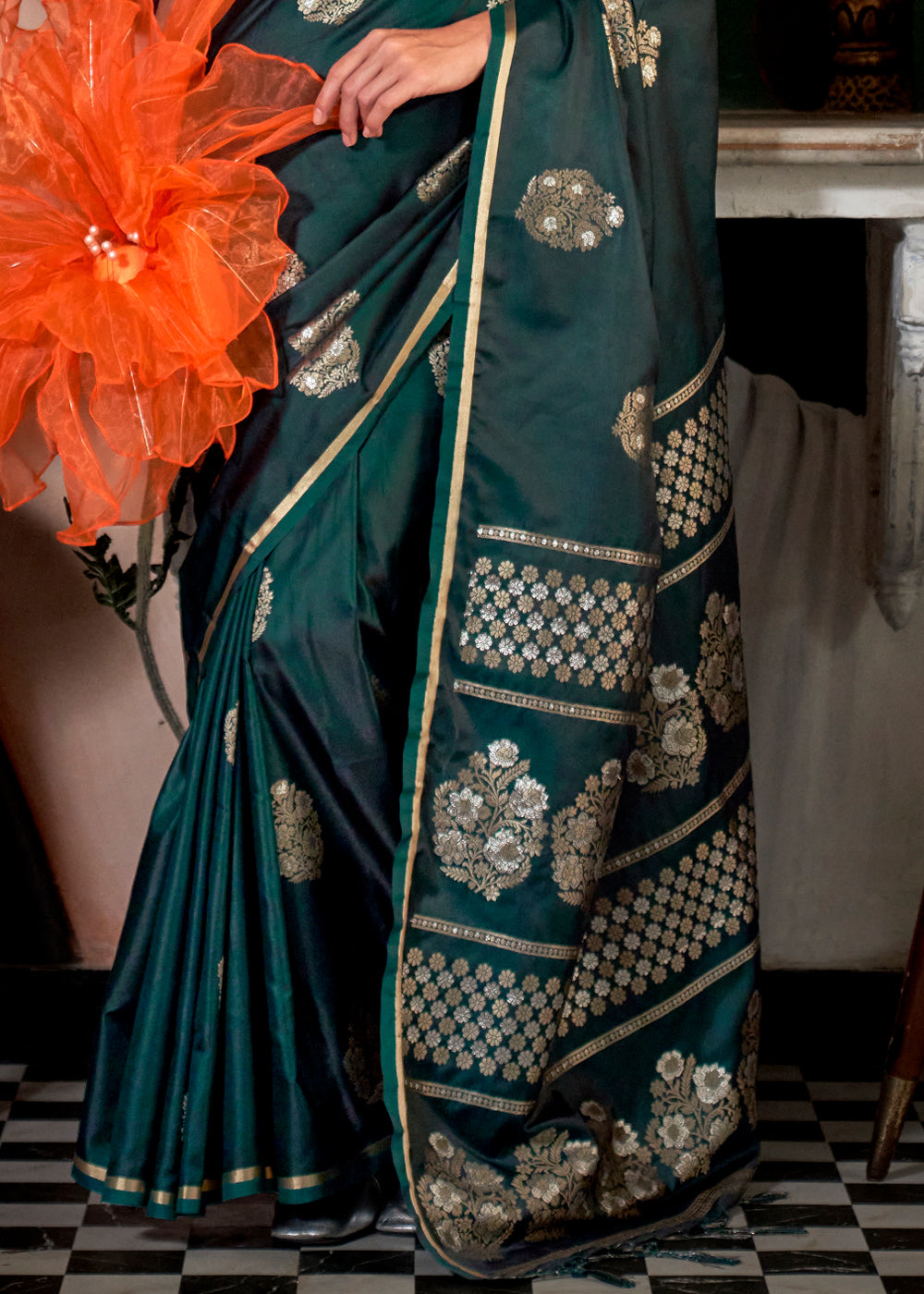 Green Glamorous Satin Silk Saree – Perfect for Cocktail & Dinner Parties