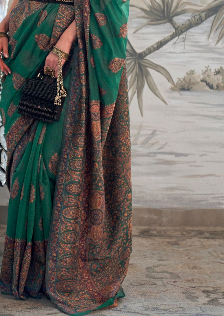 Green Graceful Silk Saree with Unstitched Blouse Piece Elegant Ethnic Wear