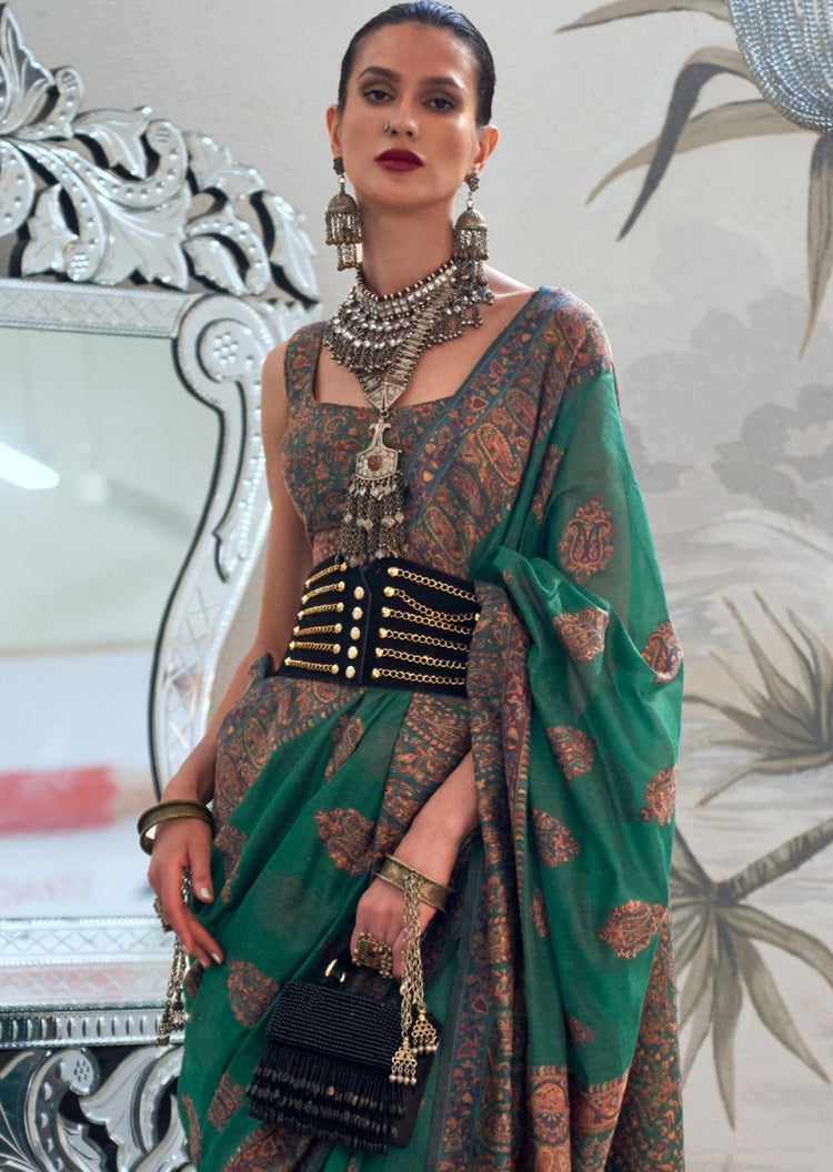 Green Graceful Silk Saree with Unstitched Blouse Piece Elegant Ethnic Wear