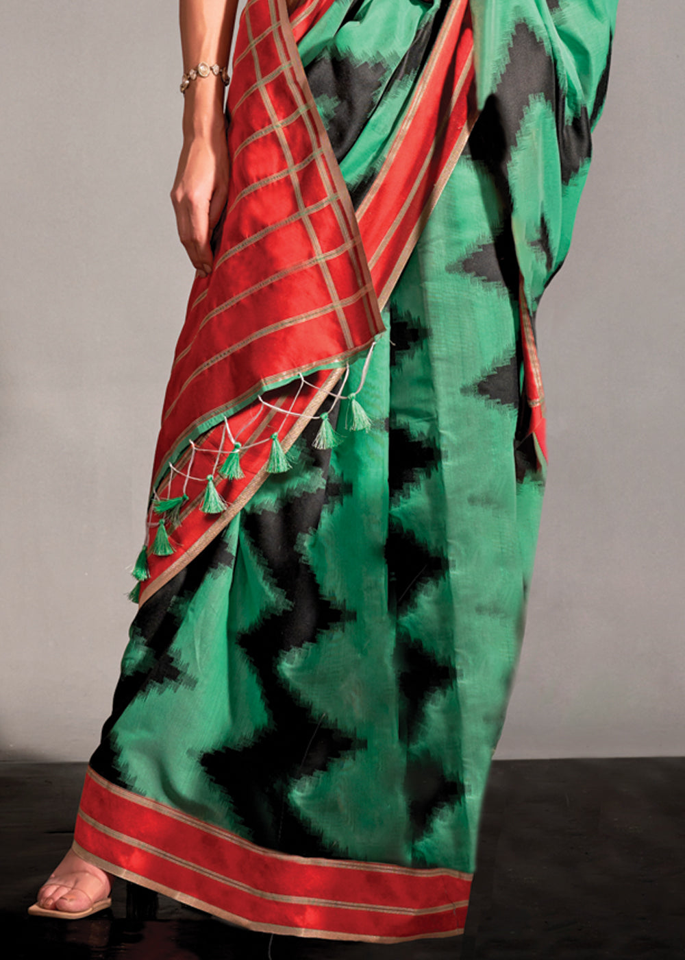Green Regal Banarasi Blended Silk Saree – Timeless Elegance for Grand Occasions