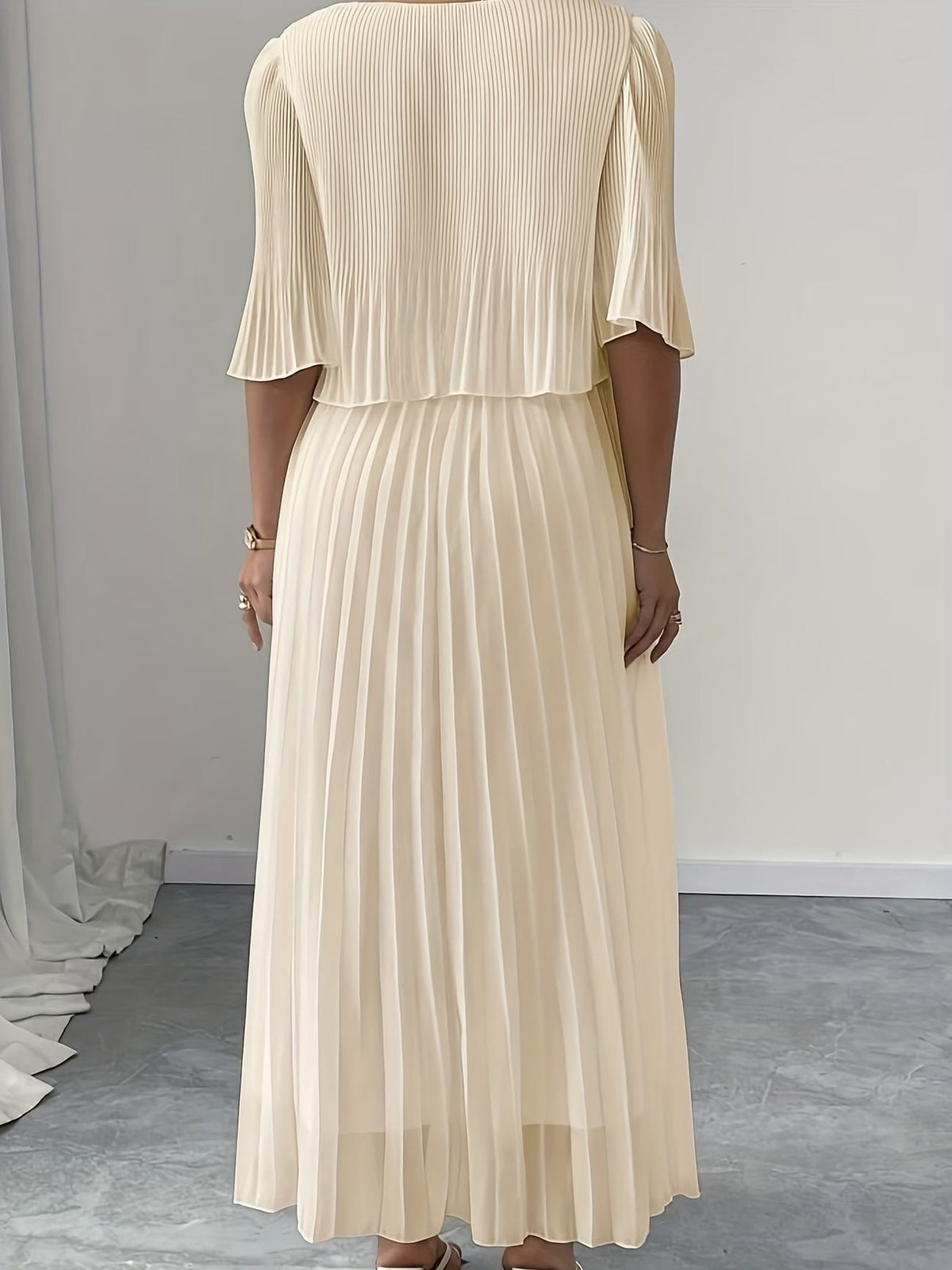 Elegant Plus Size Pleated Dress – Solid Color Fashionable European Style Women's Outfit