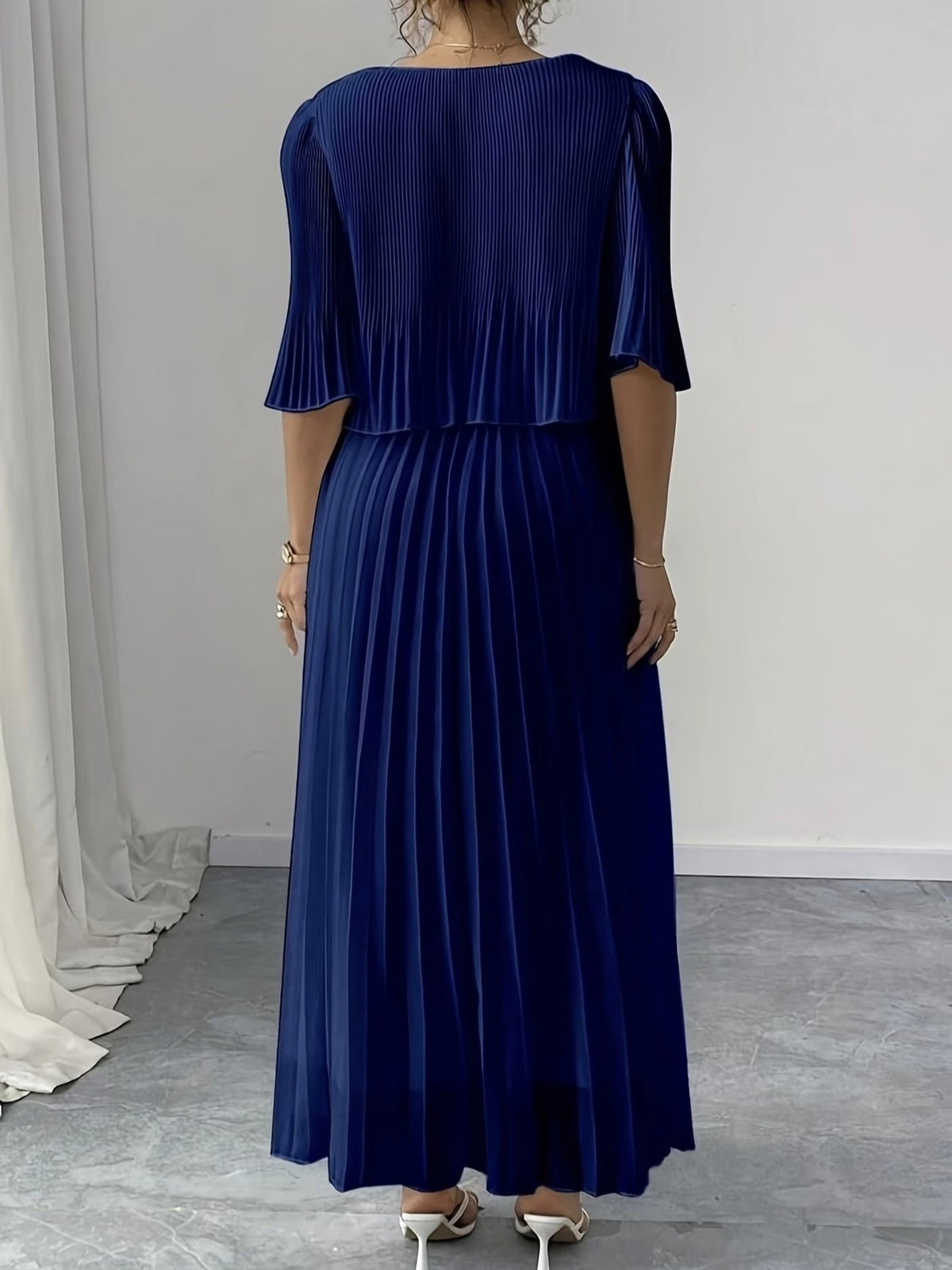 Elegant Plus Size Pleated Dress – Solid Color Fashionable European Style Women's Outfit