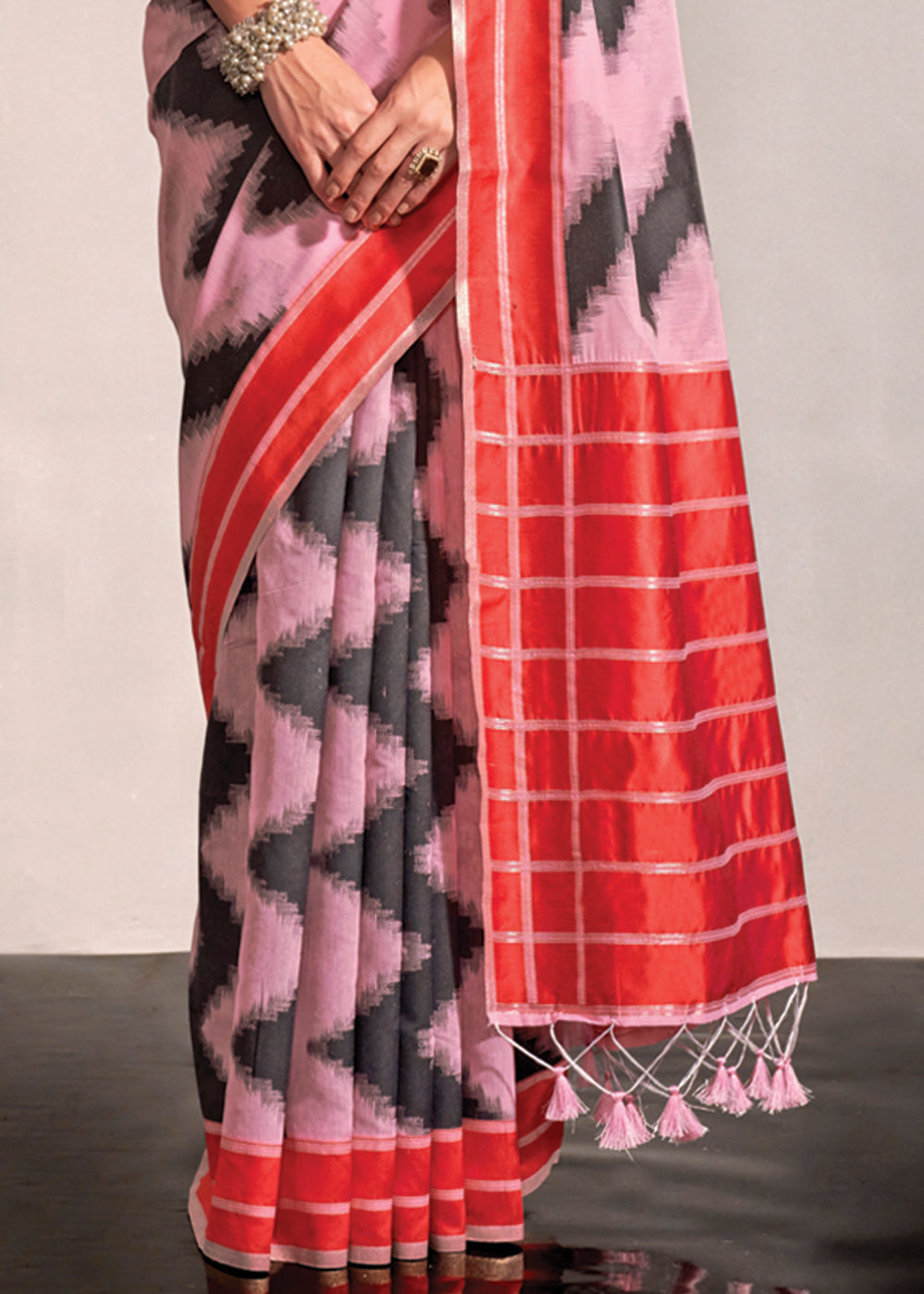 Light Pink Regal Banarasi Blended Silk Saree – Timeless Elegance for Grand Occasions