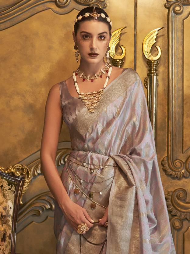 Light Purple Classic Banarasi Silk Blend Saree – Perfect for Weddings & Festive Occasions