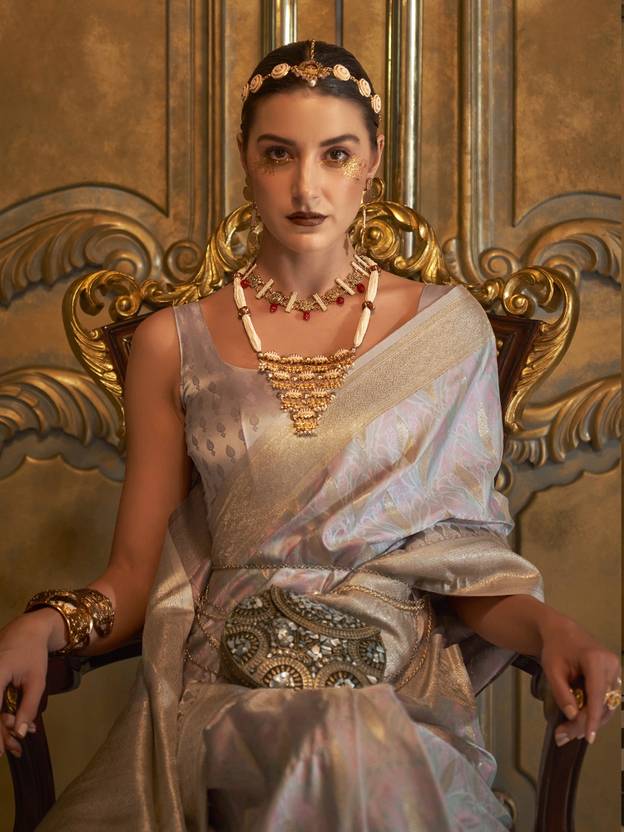 Light Purple Classic Banarasi Silk Blend Saree – Perfect for Weddings & Festive Occasions