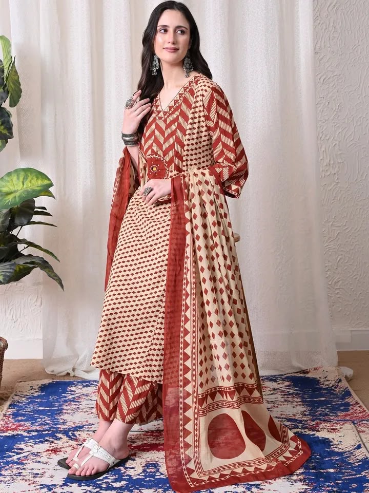 Maroon Chevron Print Cotton Suit Set with Malmal Dupatta – 3 Piece Set