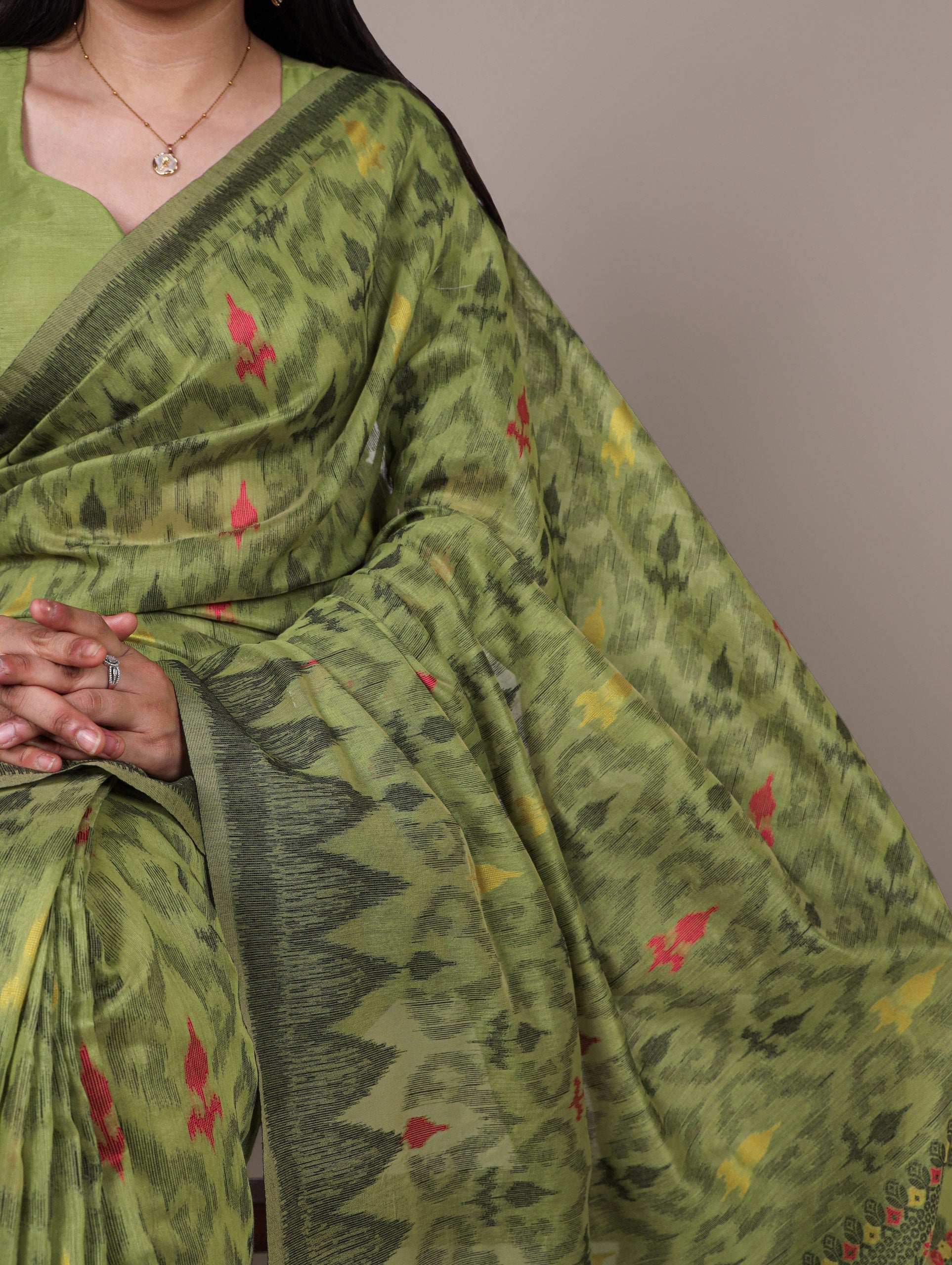 Mehendi Classic Poly Cotton Saree with Intricate Thread Weaving Work – Lightweight Everyday & Occasion Wear Unstitched Blouse Included