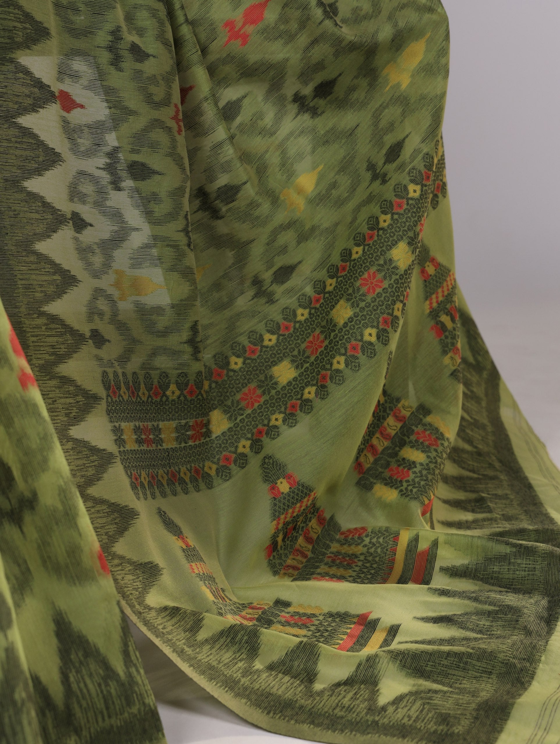 Mehendi Classic Poly Cotton Saree with Intricate Thread Weaving Work – Lightweight Everyday & Occasion Wear Unstitched Blouse Included