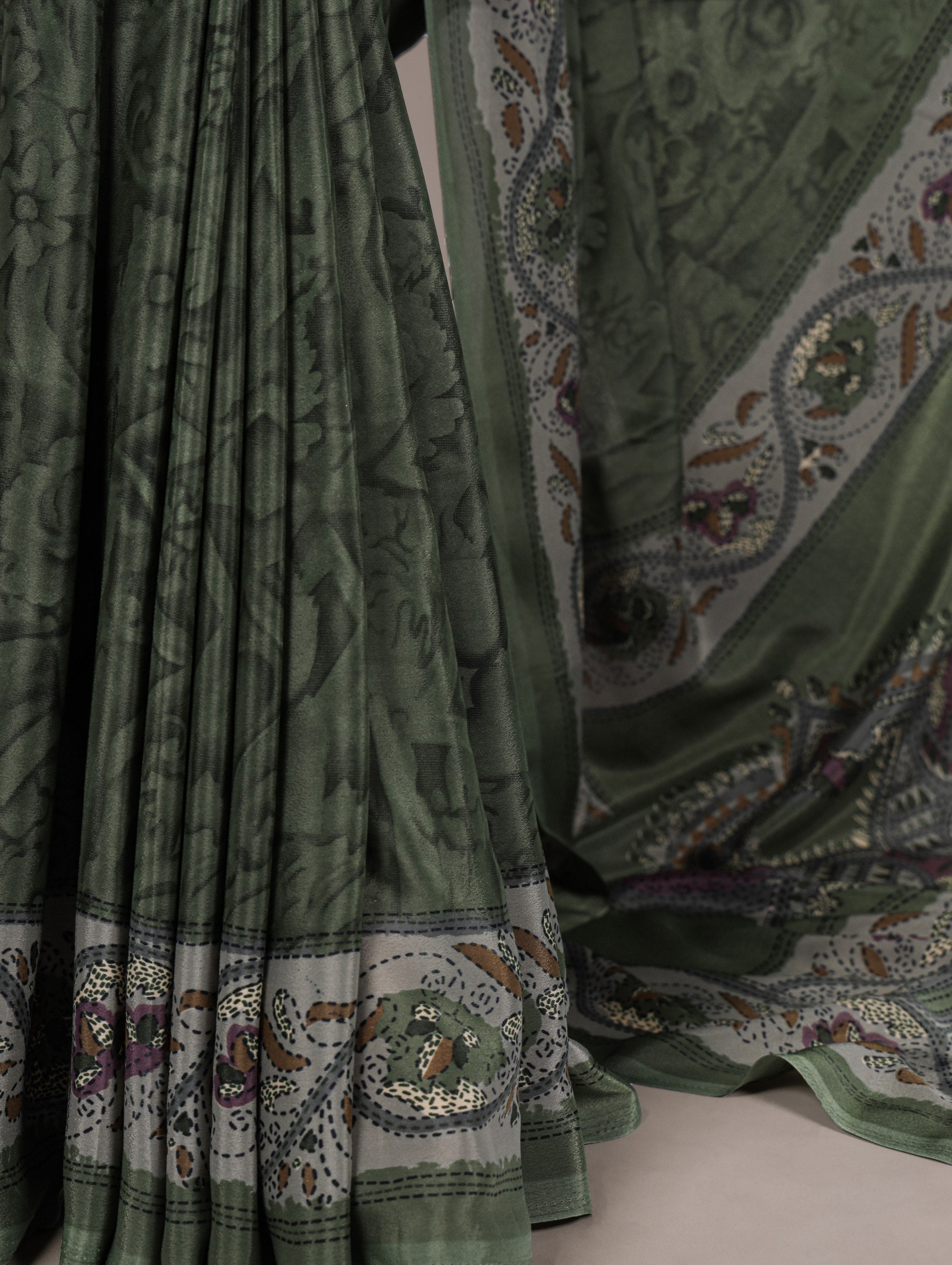 Mehendi Stylish Printed Crepe Saree with Matching Blouse Piece