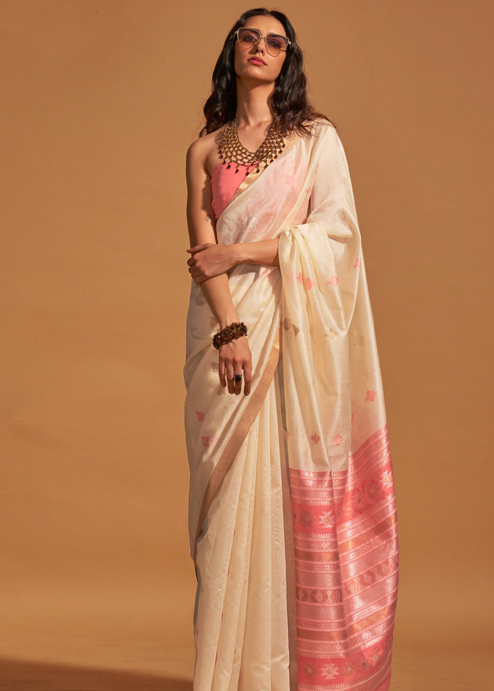 Off White Elegant Banarasi Blended Silk Saree with Intricate Timeless Design – Ideal for Grand Occasions