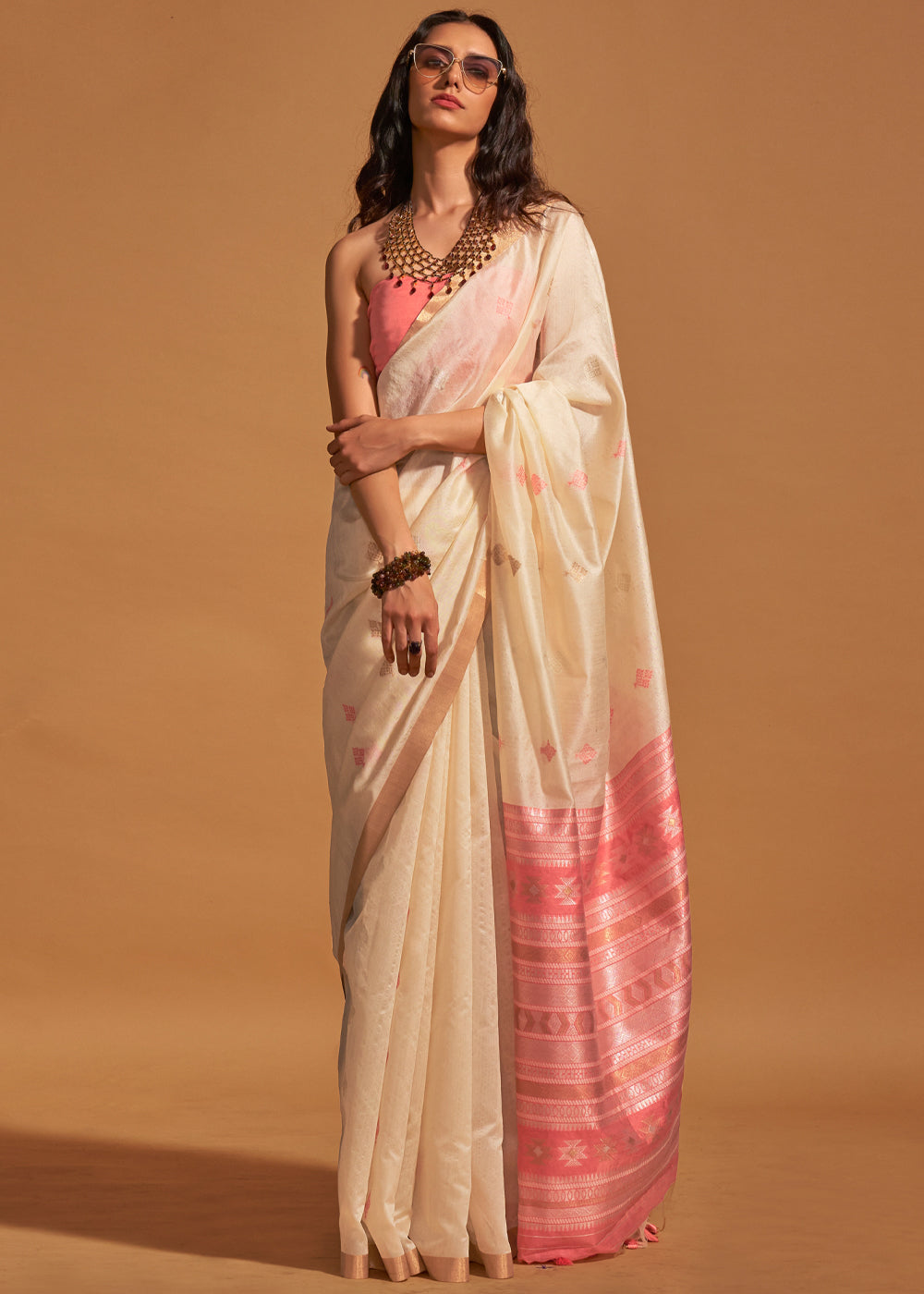 Off White Elegant Banarasi Blended Silk Saree with Intricate Timeless Design – Ideal for Grand Occasions