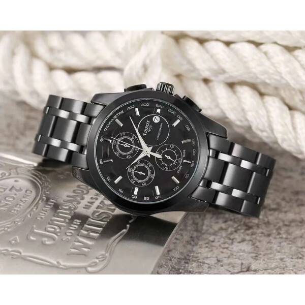 Everyday Wear Couturier Chronograph Watch With Classic Appeal
