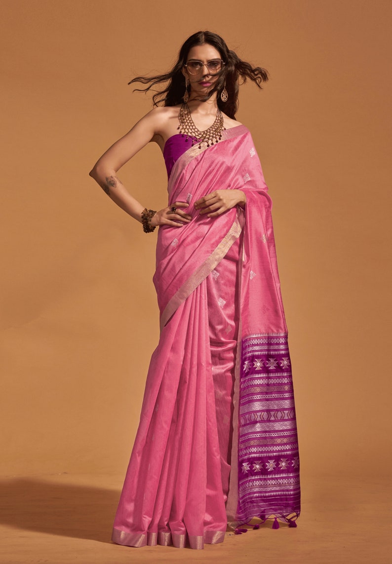 Pink Elegant Banarasi Blended Silk Saree with Intricate Timeless Design – Ideal for Grand Occasions