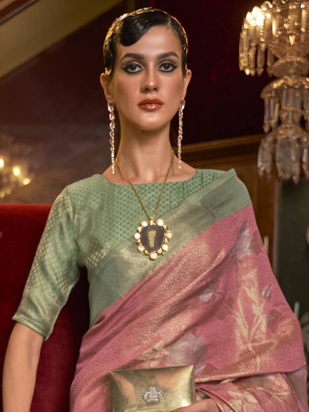 Pink Elegant Tanchoi Woven Banarasi Silk Blend Saree with Blouse Piece