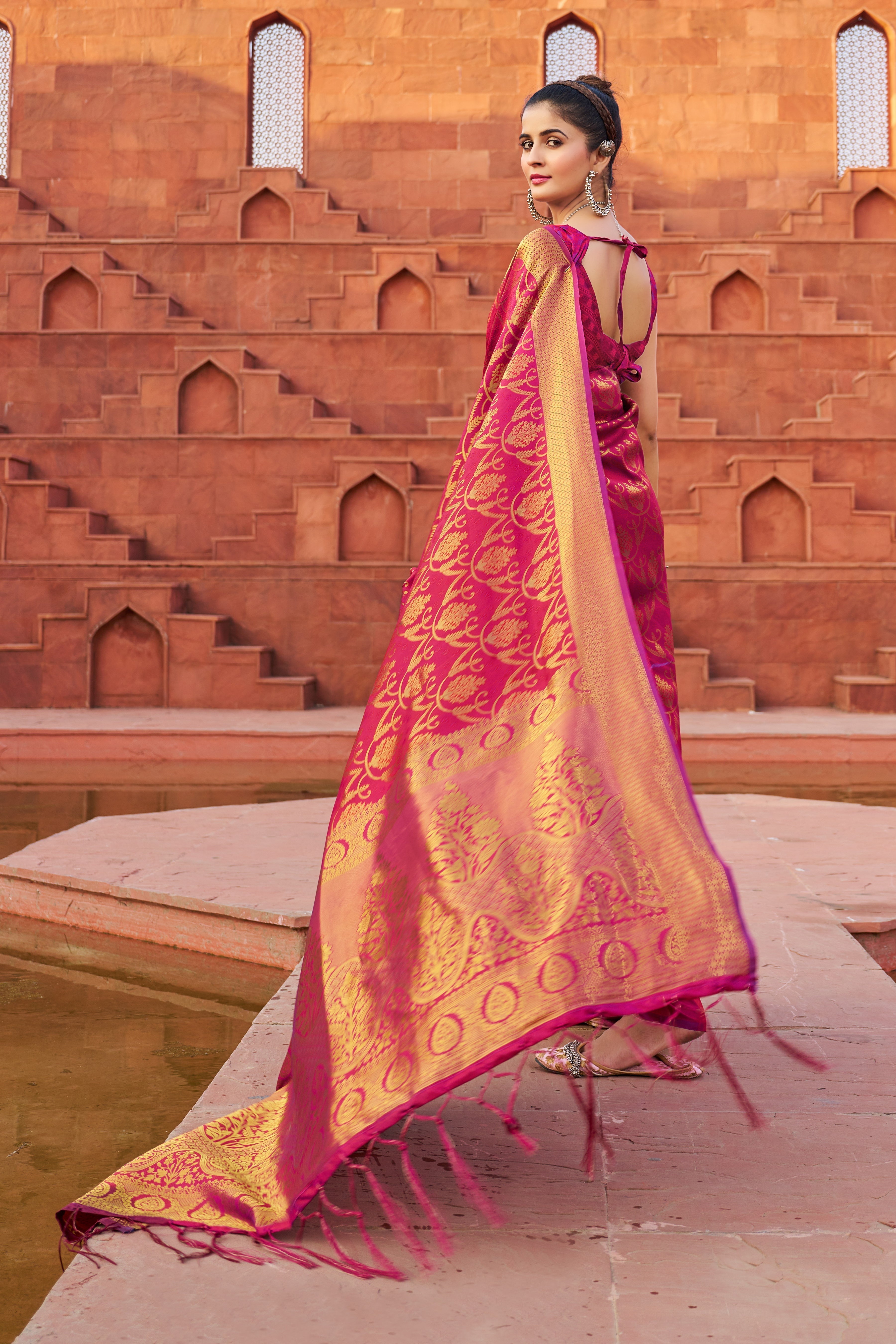 Pink Exquisite Litchi Silk Banarasi Saree with Zari Woven Design