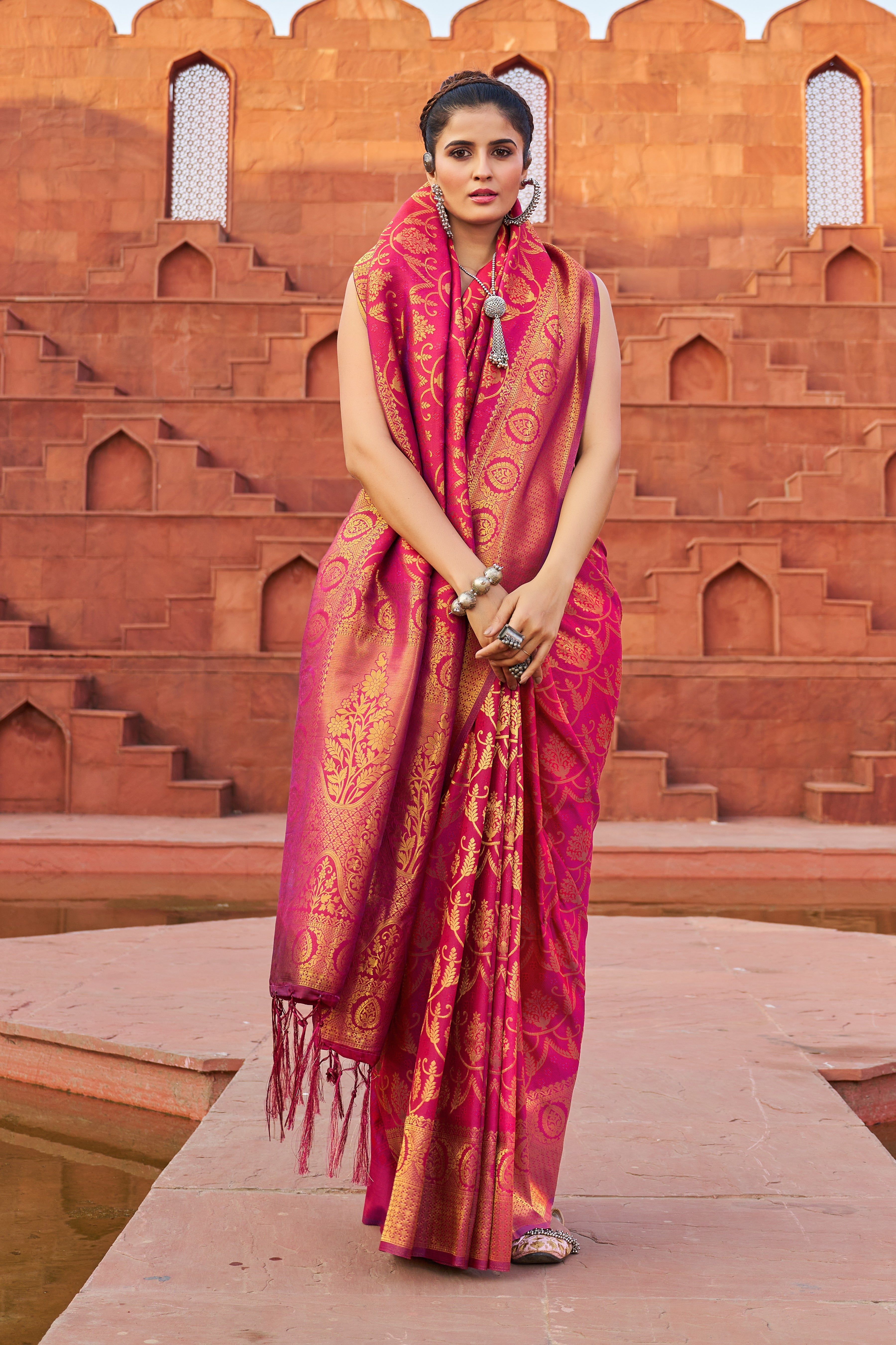 Pink Exquisite Litchi Silk Banarasi Saree with Zari Woven Design
