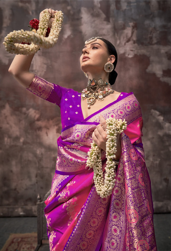 Pink Graceful Art Silk Printed Handloom Saree with Unstitched Blouse Piece