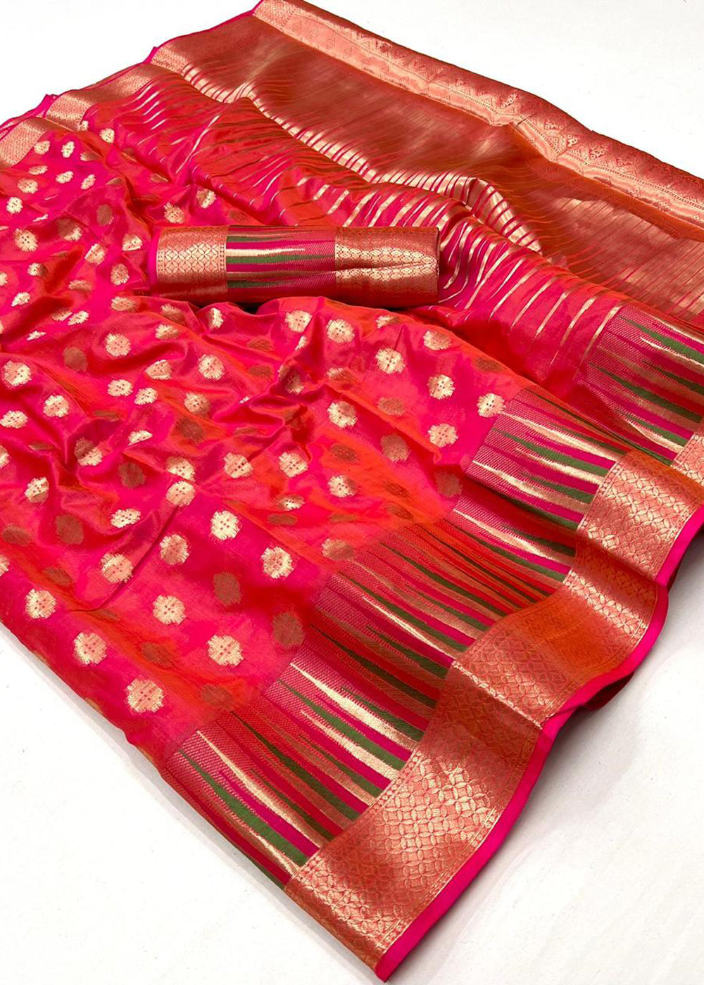 Pink Timeless Banarasi Blended Silk Saree with Intricate Design – Perfect for Grand Occasions