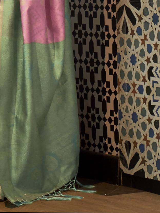 Pink Traditional Woven Kanjivaram Silk Blend Saree – Elegant & Versatile for All Occasions