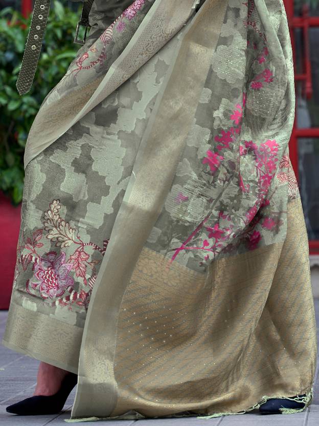 Pista Elegant Brasso Madurai Saree with Unstitched Blouse Piece