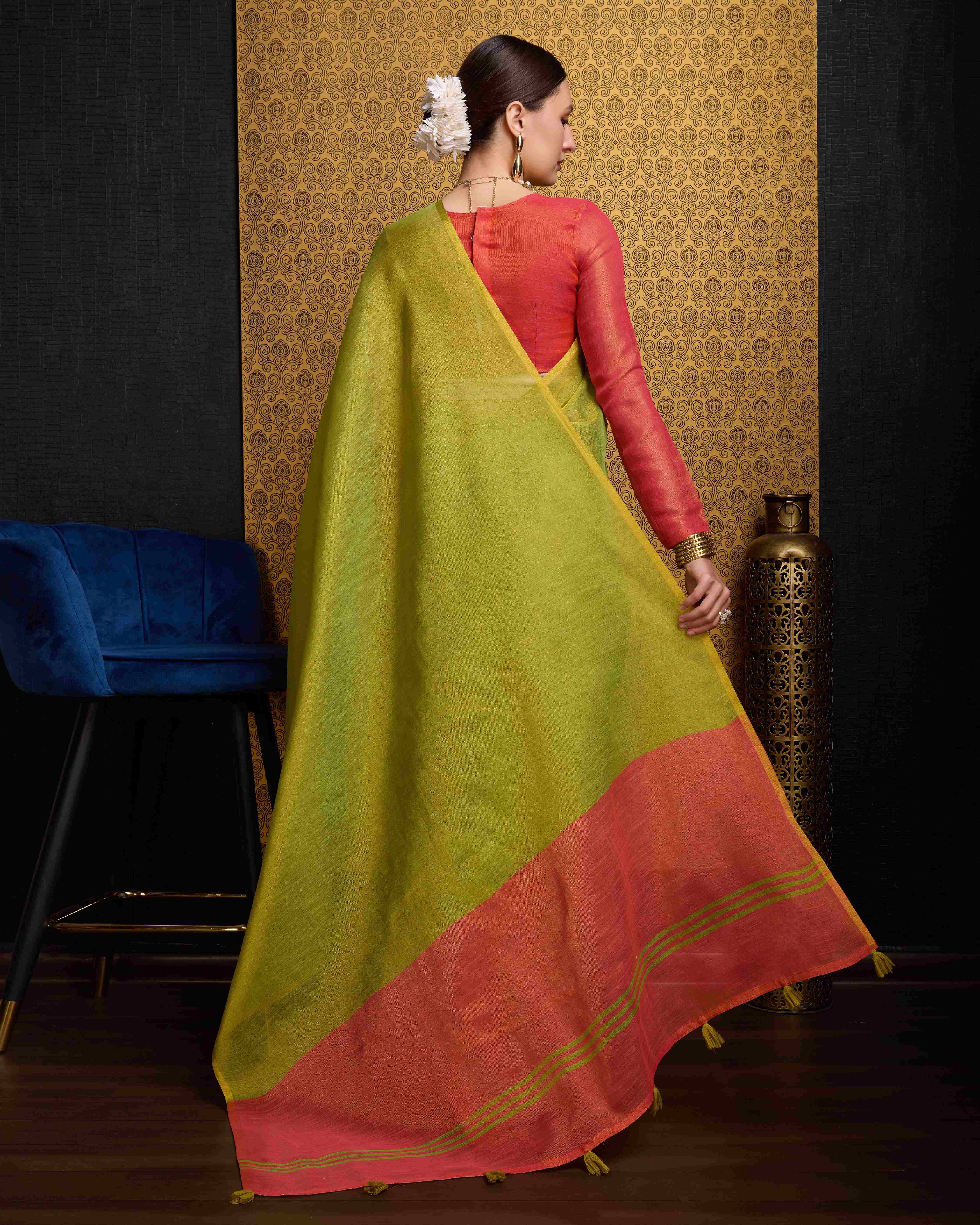 Pista Elegant Woven Design Linen Blend Saree with Zari Border