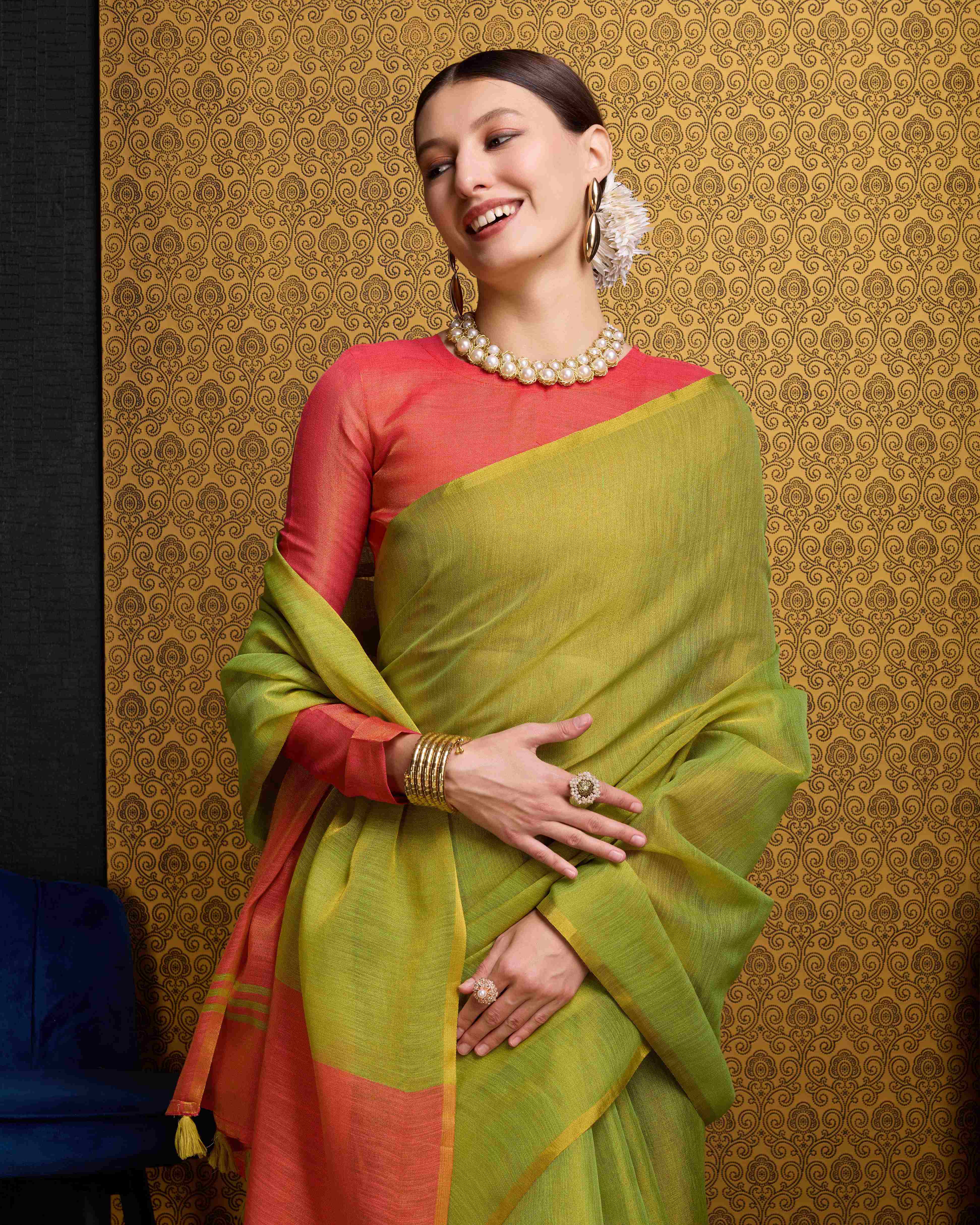Pista Elegant Woven Design Linen Blend Saree with Zari Border