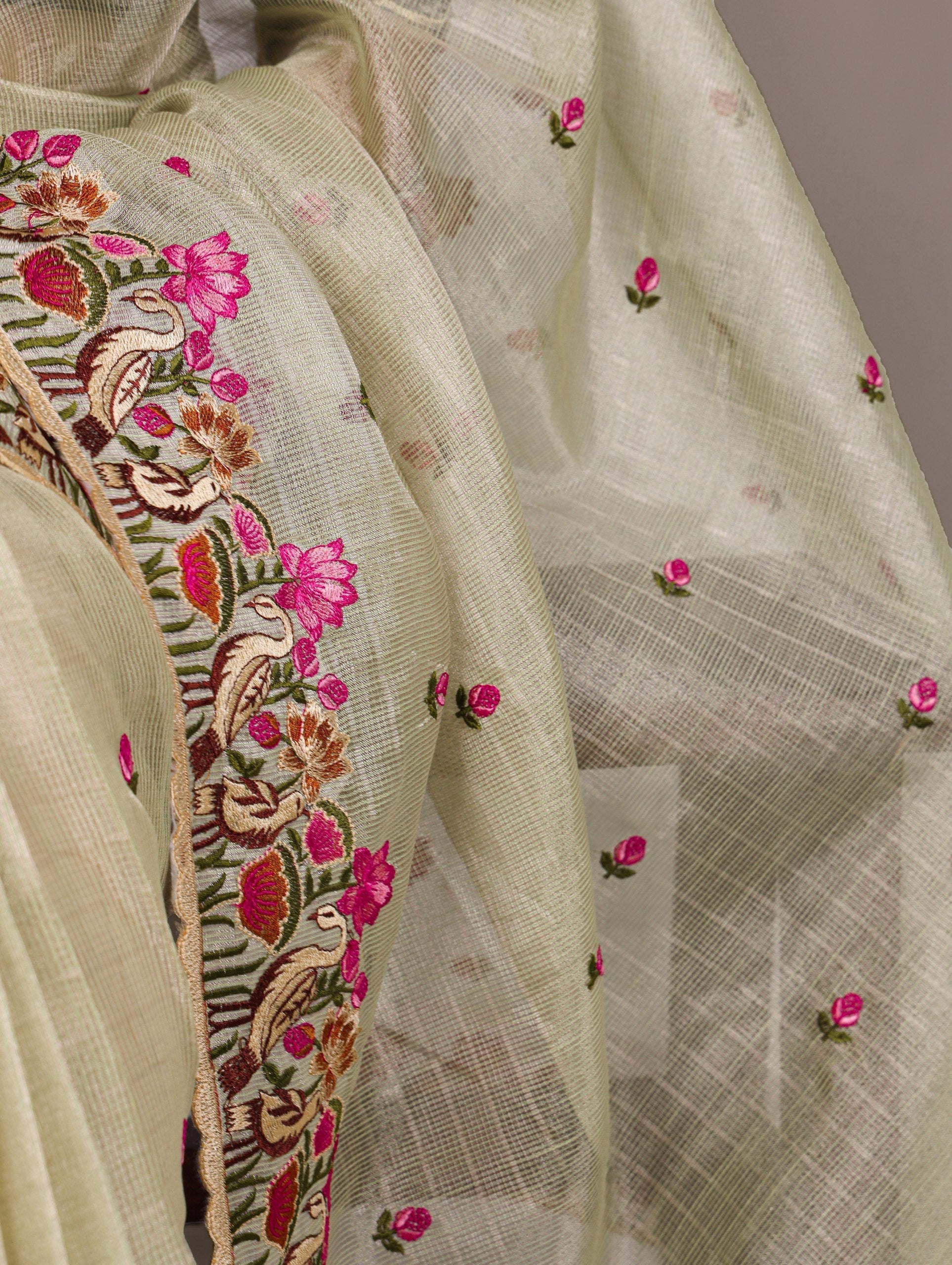 Pista Elegant Zari Kota Tissue Saree with Exquisite Thread Embroidery Work and Banglory Blouse Piece – Premium Ethnic Ensemble