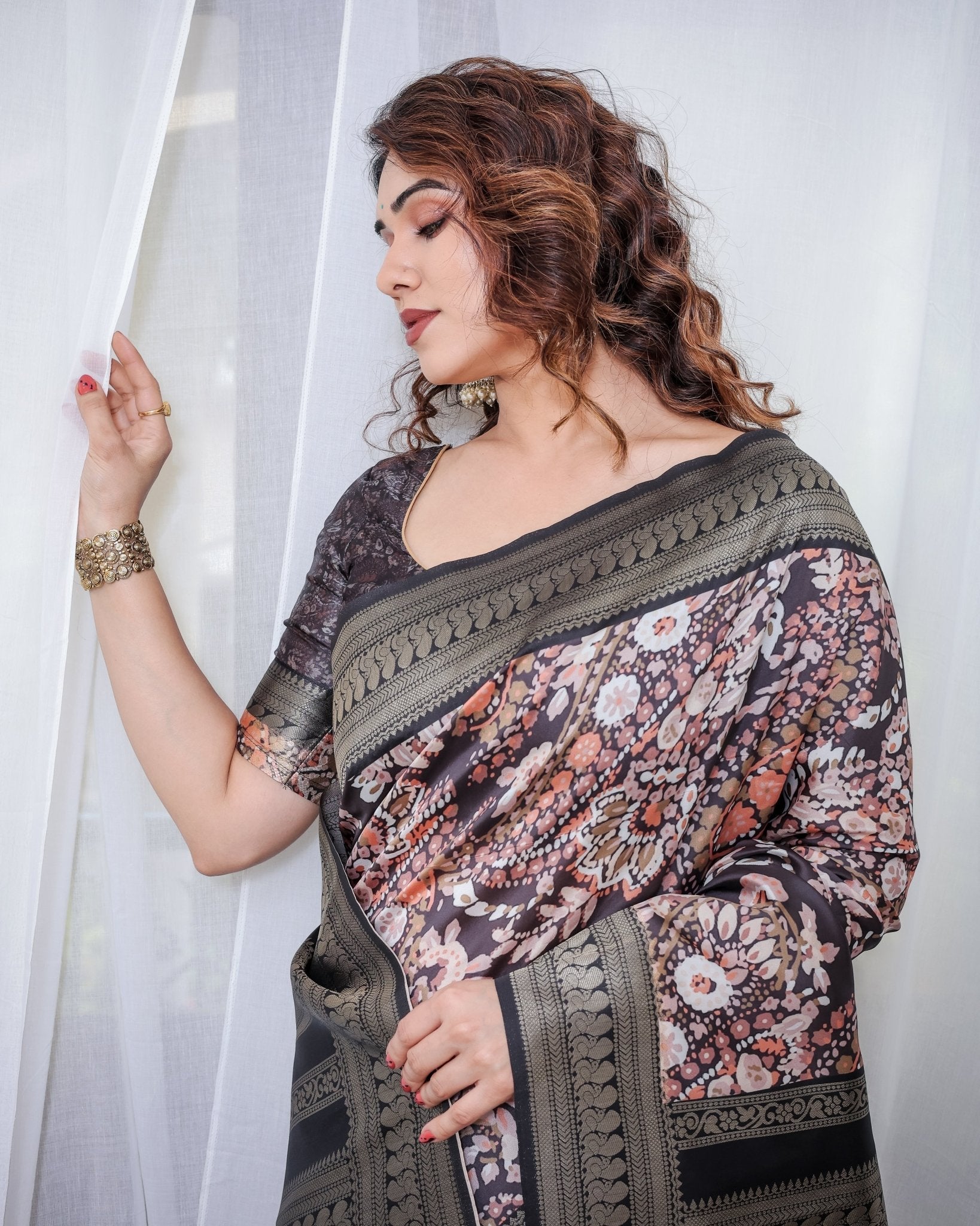 Exquisite Black and Pink Floral Banarasi Silk Saree with Intricate Tassels