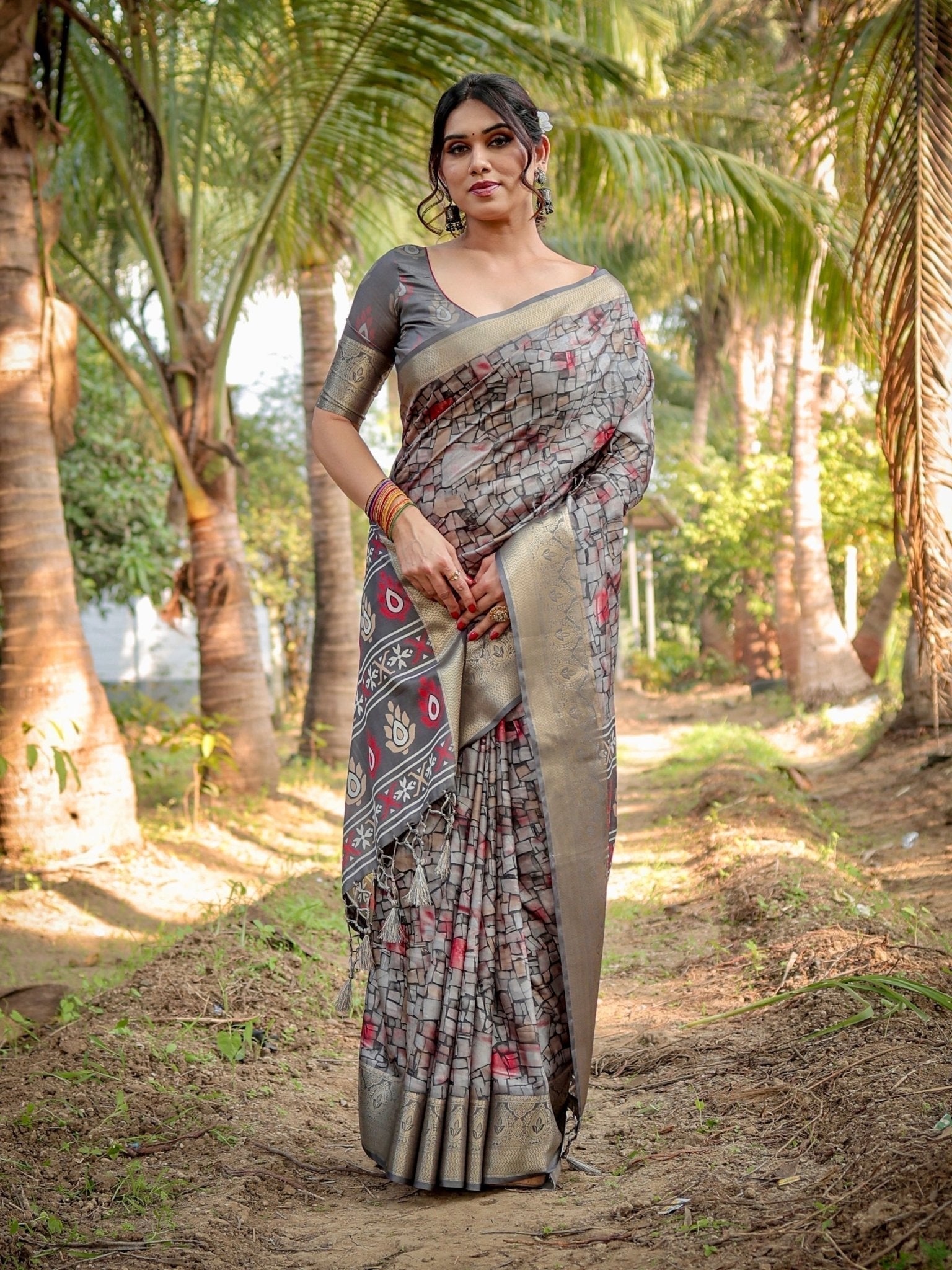 Stunning Grey Tussar Silk Saree with Golden Zari Border and Mosaic-Inspired Pallu Design