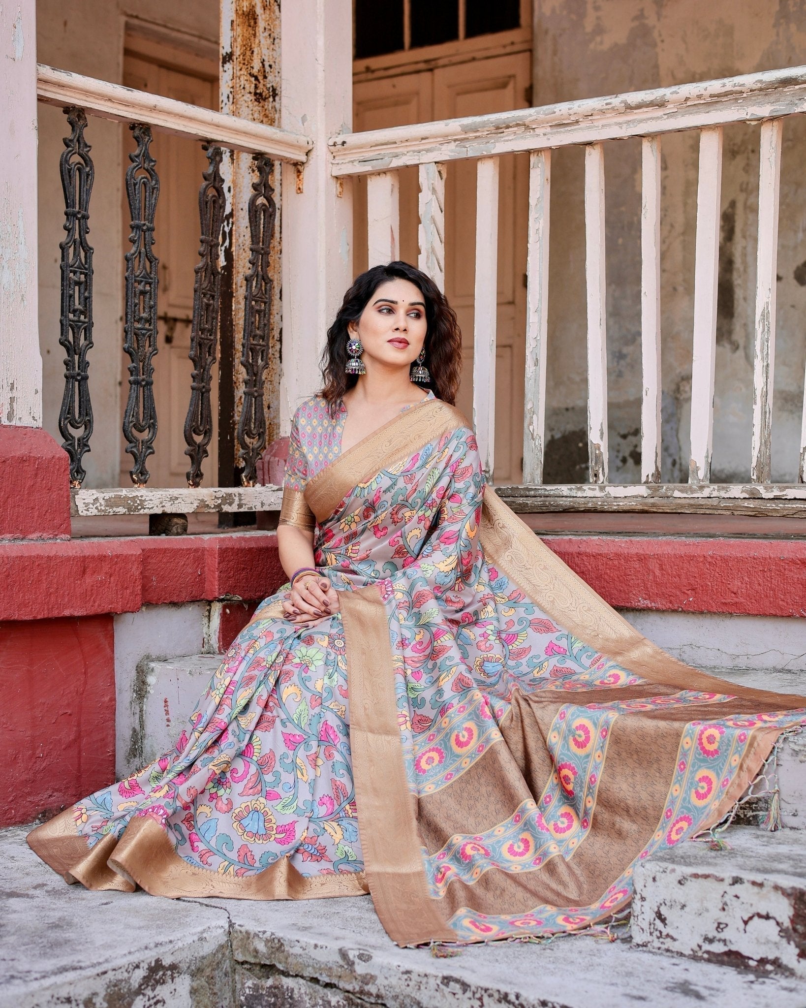 Exquisite Gray Floral Digital Print Saree with Golden Border and Ornamental Pallu