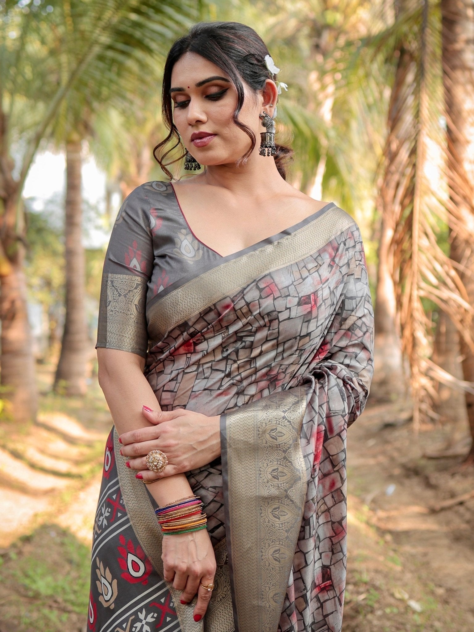 Stunning Grey Tussar Silk Saree with Golden Zari Border and Mosaic-Inspired Pallu Design