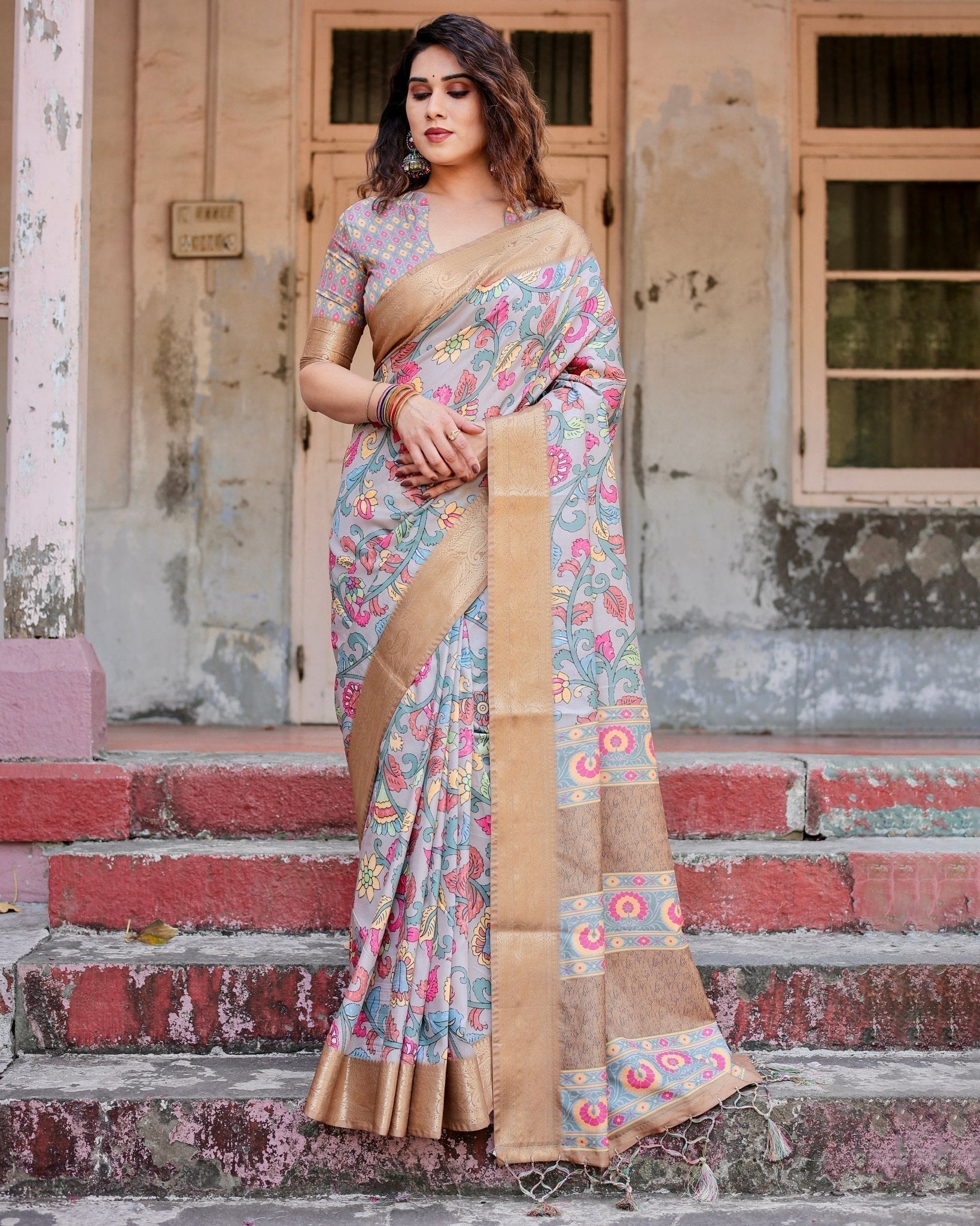 Exquisite Gray Floral Digital Print Saree with Golden Border and Ornamental Pallu
