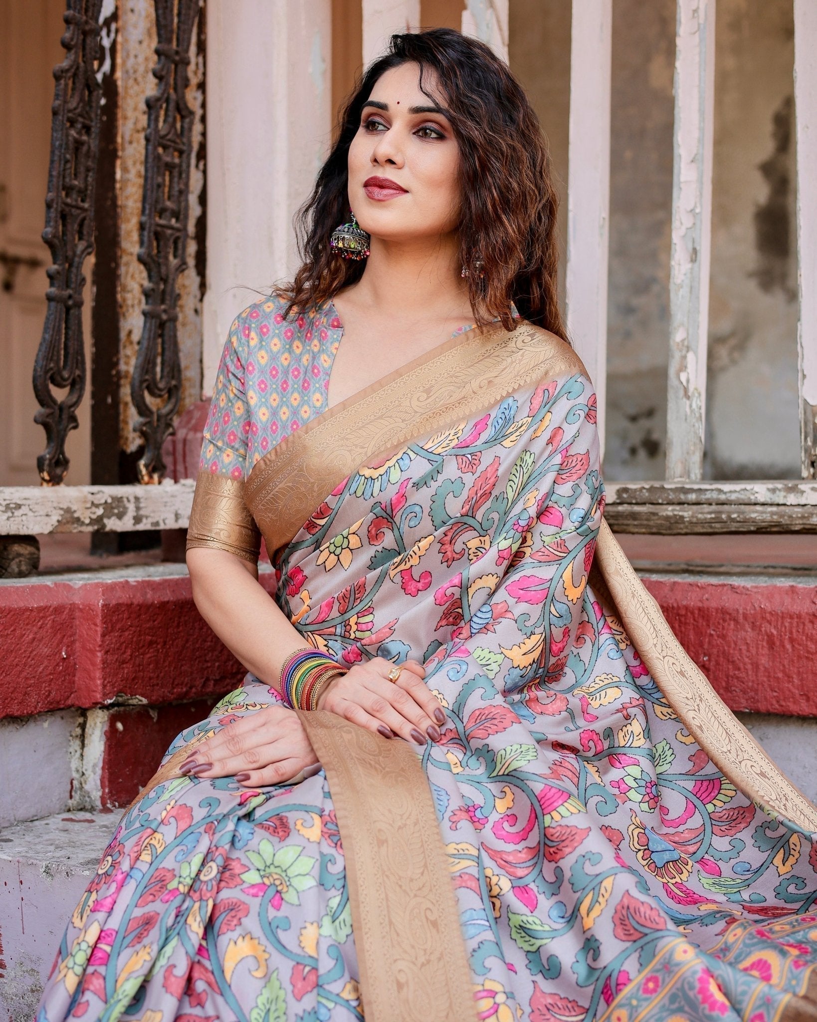 Exquisite Gray Floral Digital Print Saree with Golden Border and Ornamental Pallu