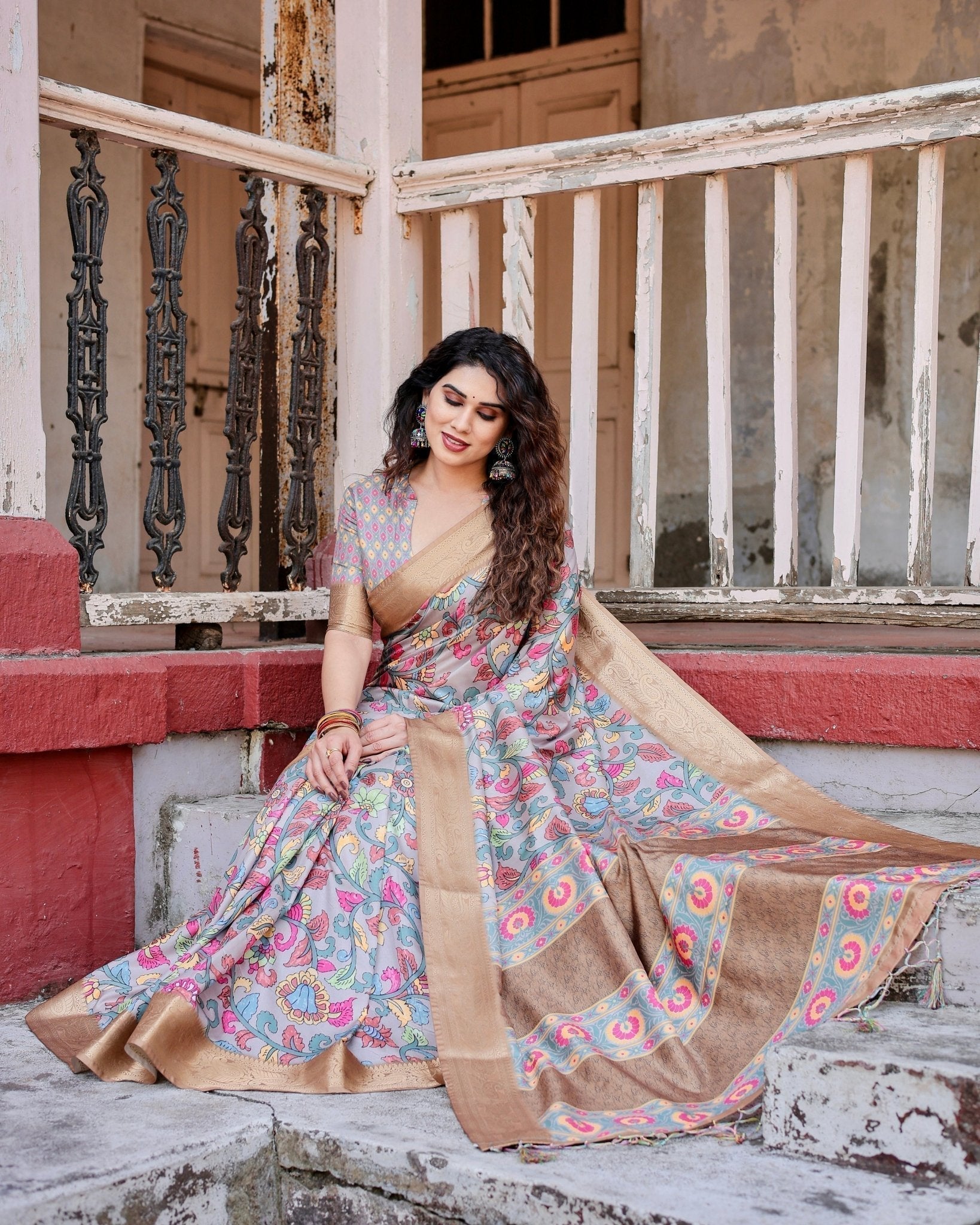 Exquisite Gray Floral Digital Print Saree with Golden Border and Ornamental Pallu