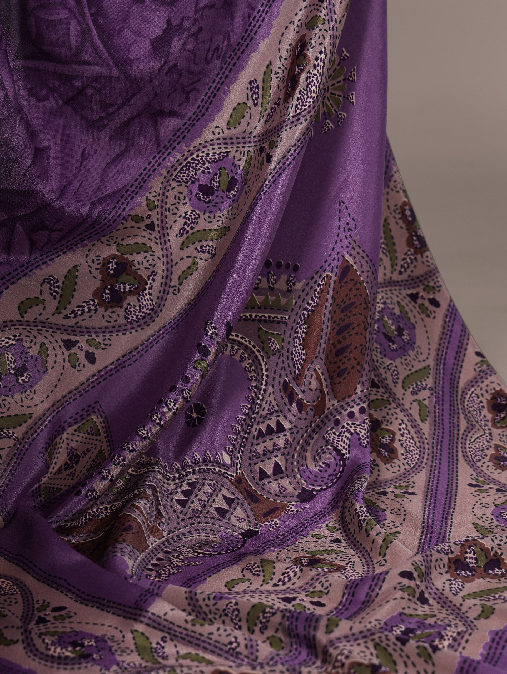 Purple Stylish Printed Crepe Saree with Matching Blouse Piece