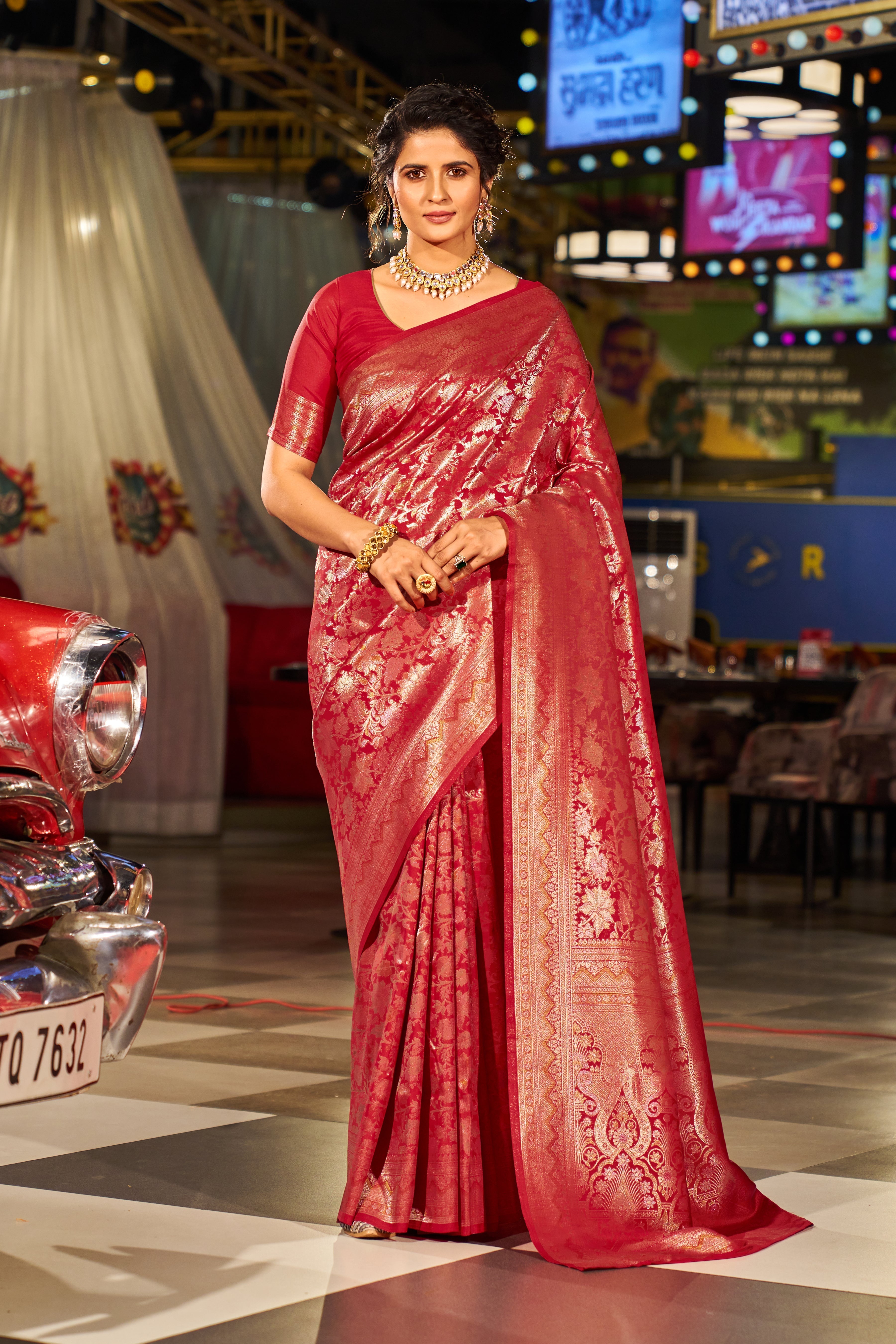 Red Elegant Silk Patola Printed Saree with Unstitched Blouse Piece