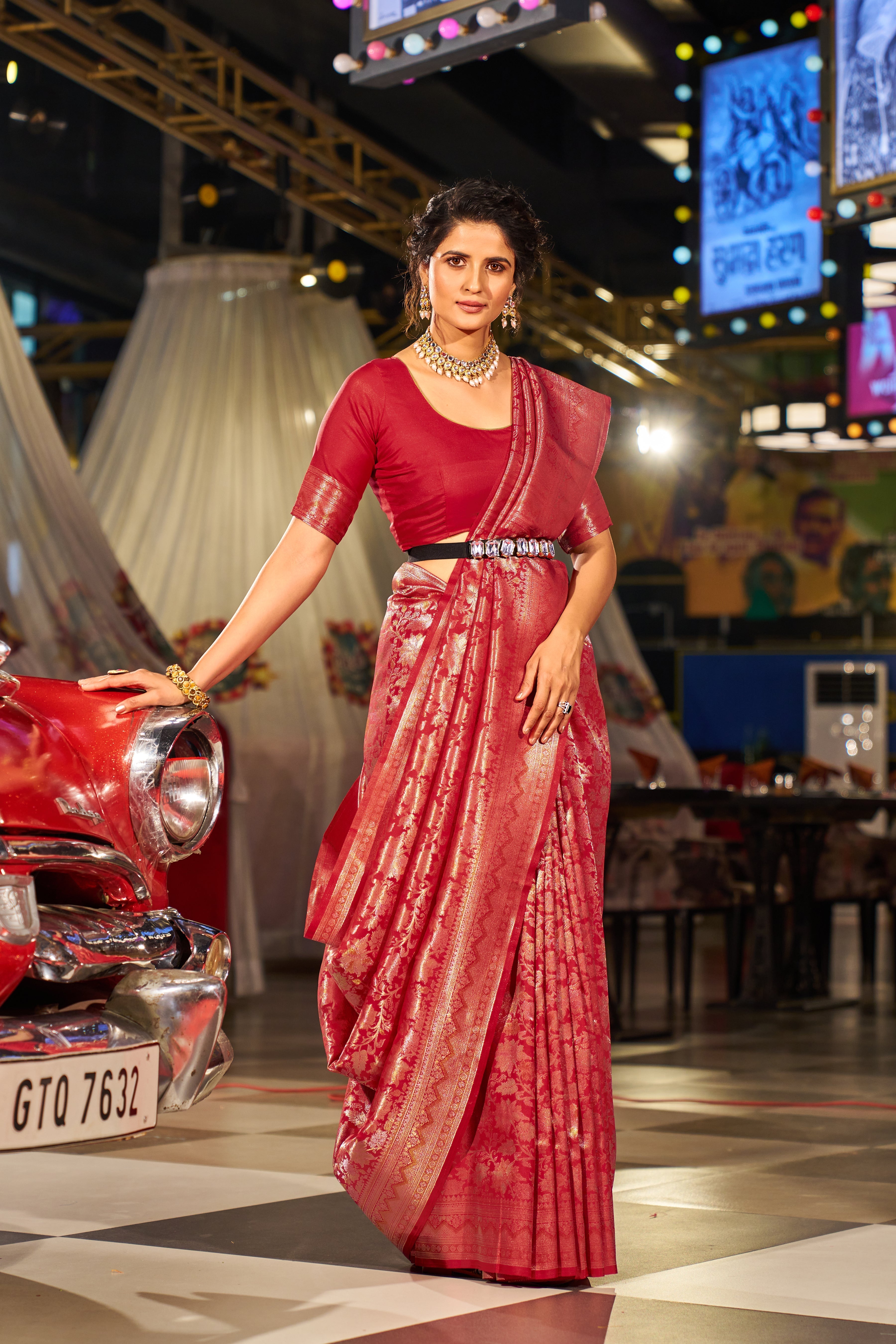 Red Elegant Silk Patola Printed Saree with Unstitched Blouse Piece