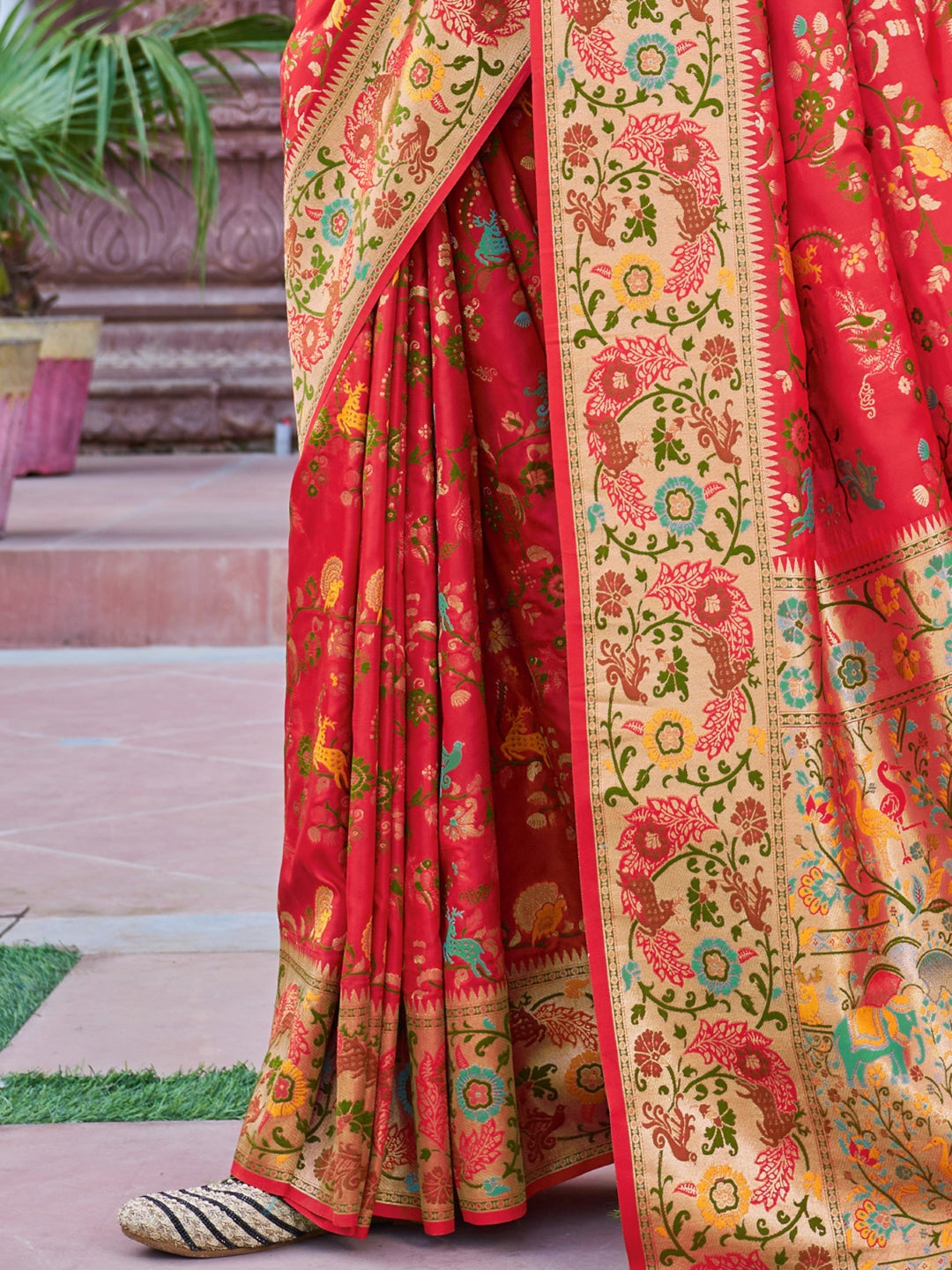 Red Exquisite Banarasi Jacquard Art Silk Saree with Matching Border Blouse – Perfect for Weddings