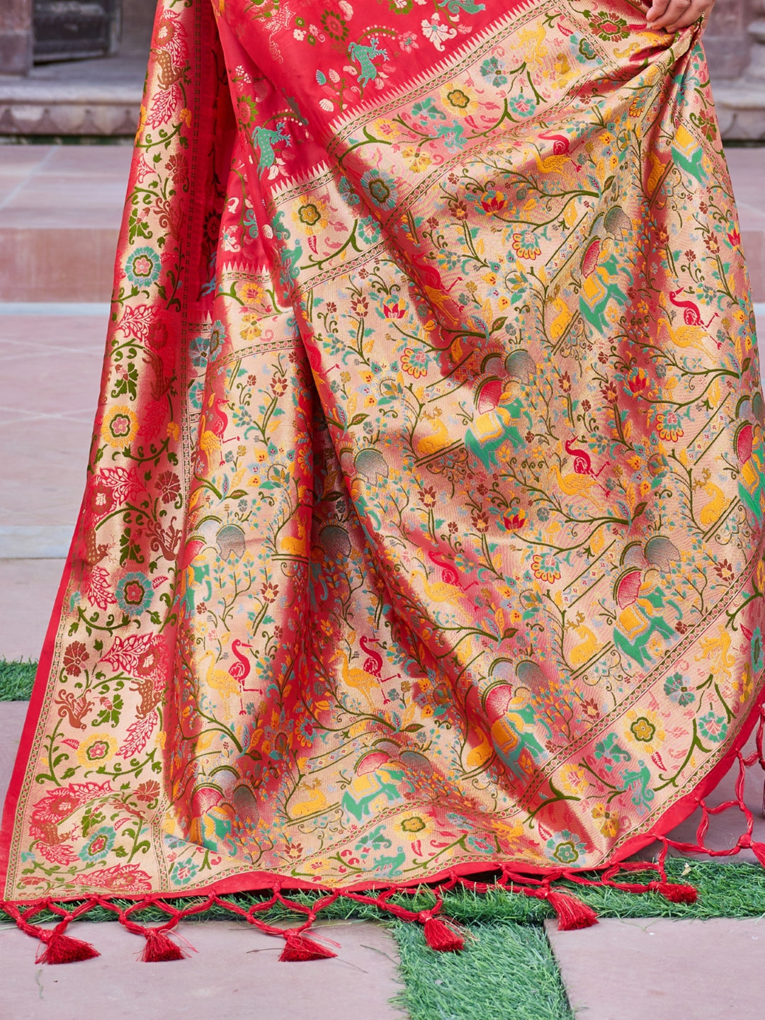 Red Exquisite Banarasi Jacquard Art Silk Saree with Matching Border Blouse – Perfect for Weddings