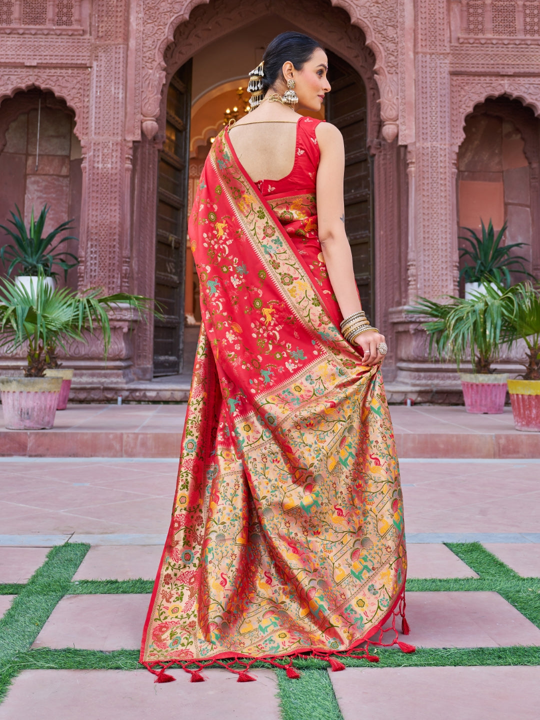 Red Exquisite Banarasi Jacquard Art Silk Saree with Matching Border Blouse – Perfect for Weddings