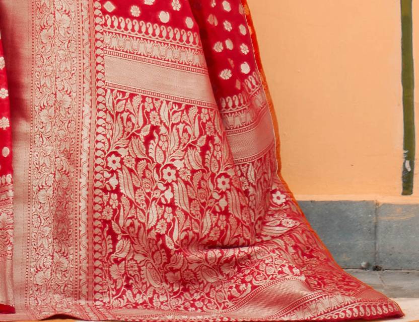 Red Graceful Georgette Saree with Unstitched Blouse Piece