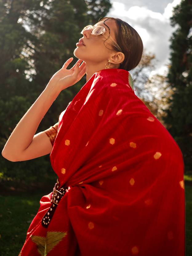 Red Women's Banarasi Silk Blend Saree with Unstitched Blouse Piece