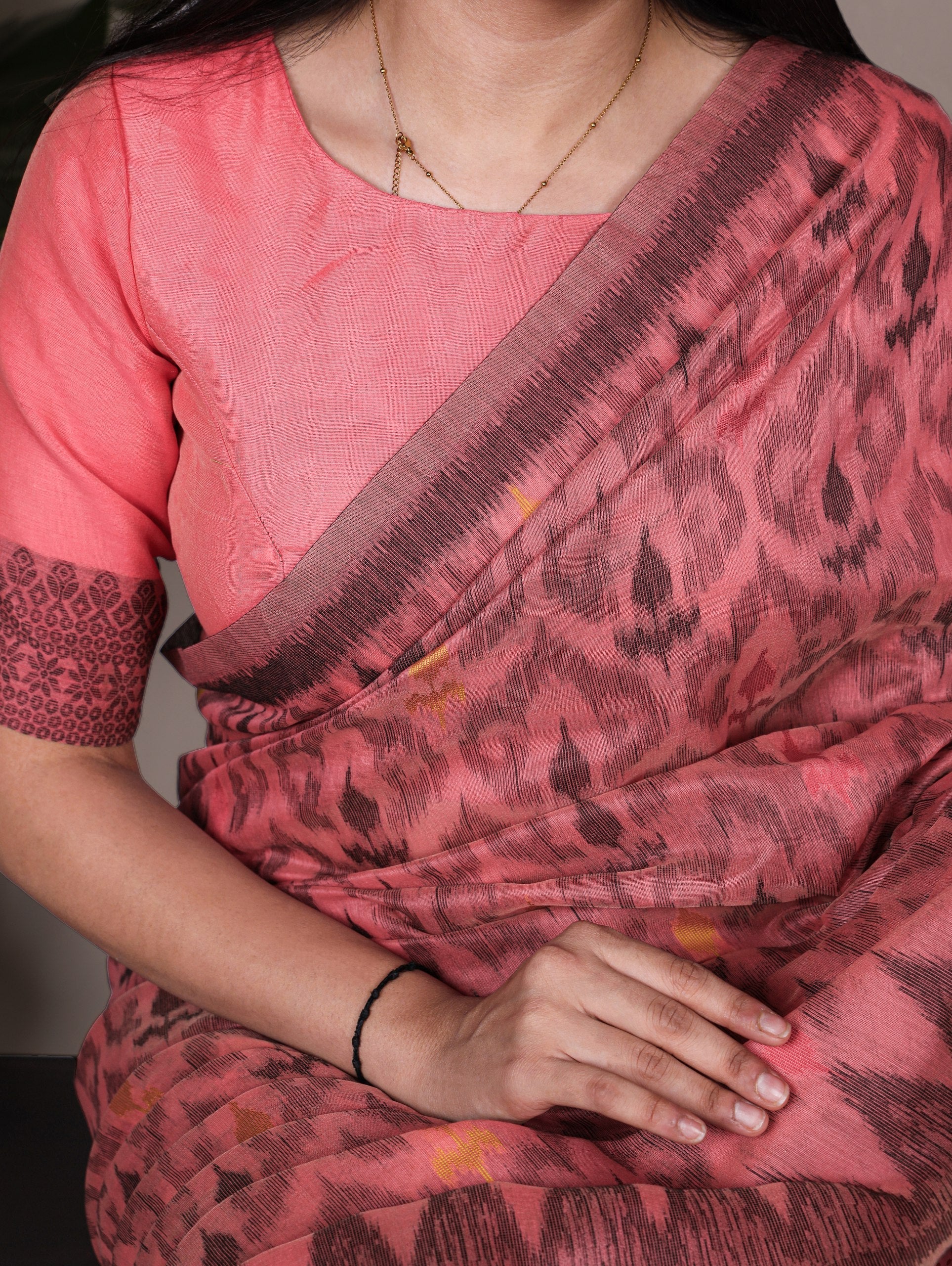 Salmon Classic Poly Cotton Saree with Intricate Thread Weaving Work – Lightweight Everyday & Occasion Wear Unstitched Blouse Included