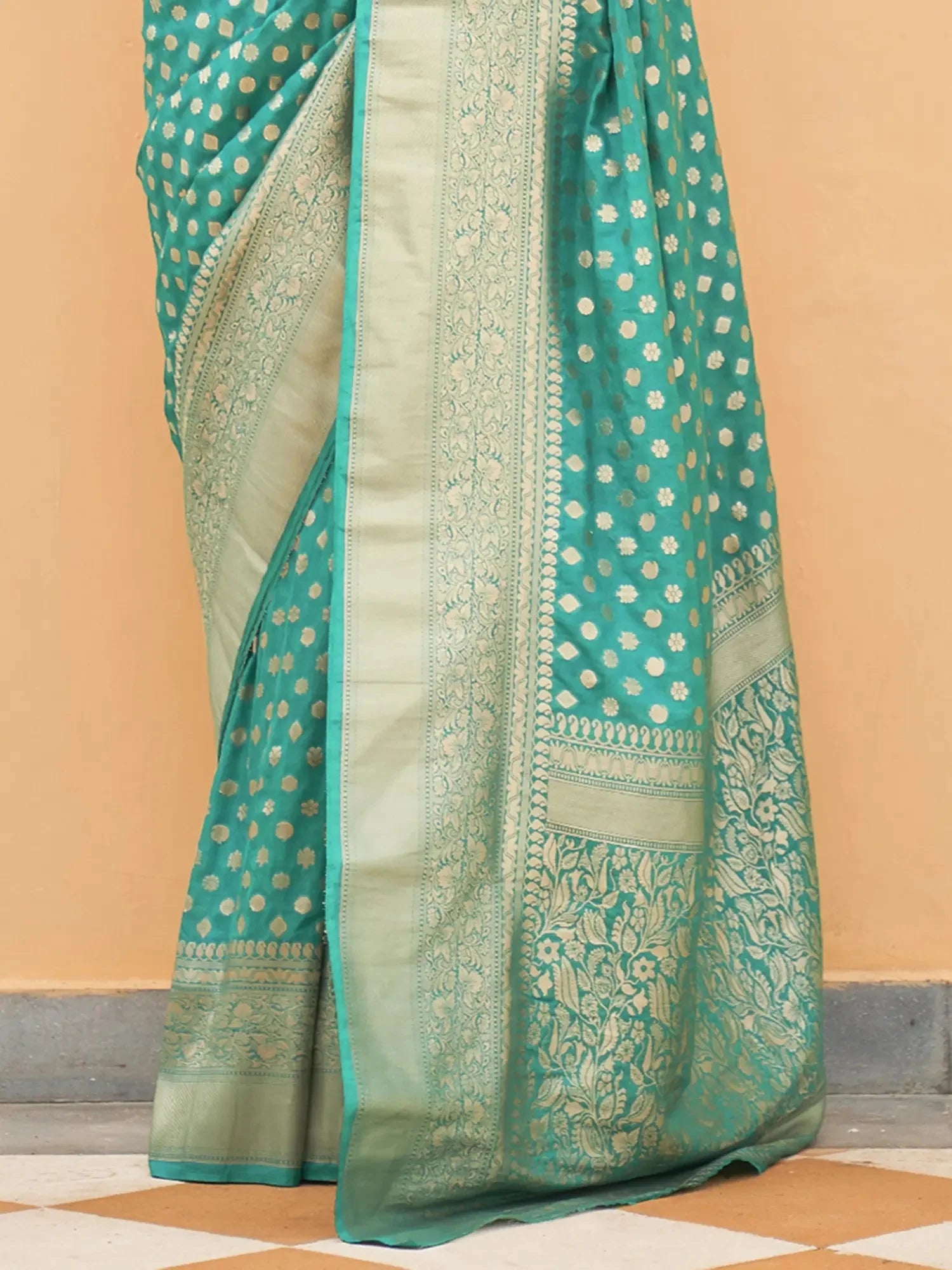 Sky Blue Graceful Georgette Saree with Unstitched Blouse Piece