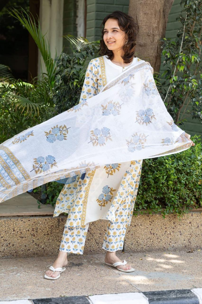 Women's Floral Kurta Pant Dupatta Set - Cotton (60/60)